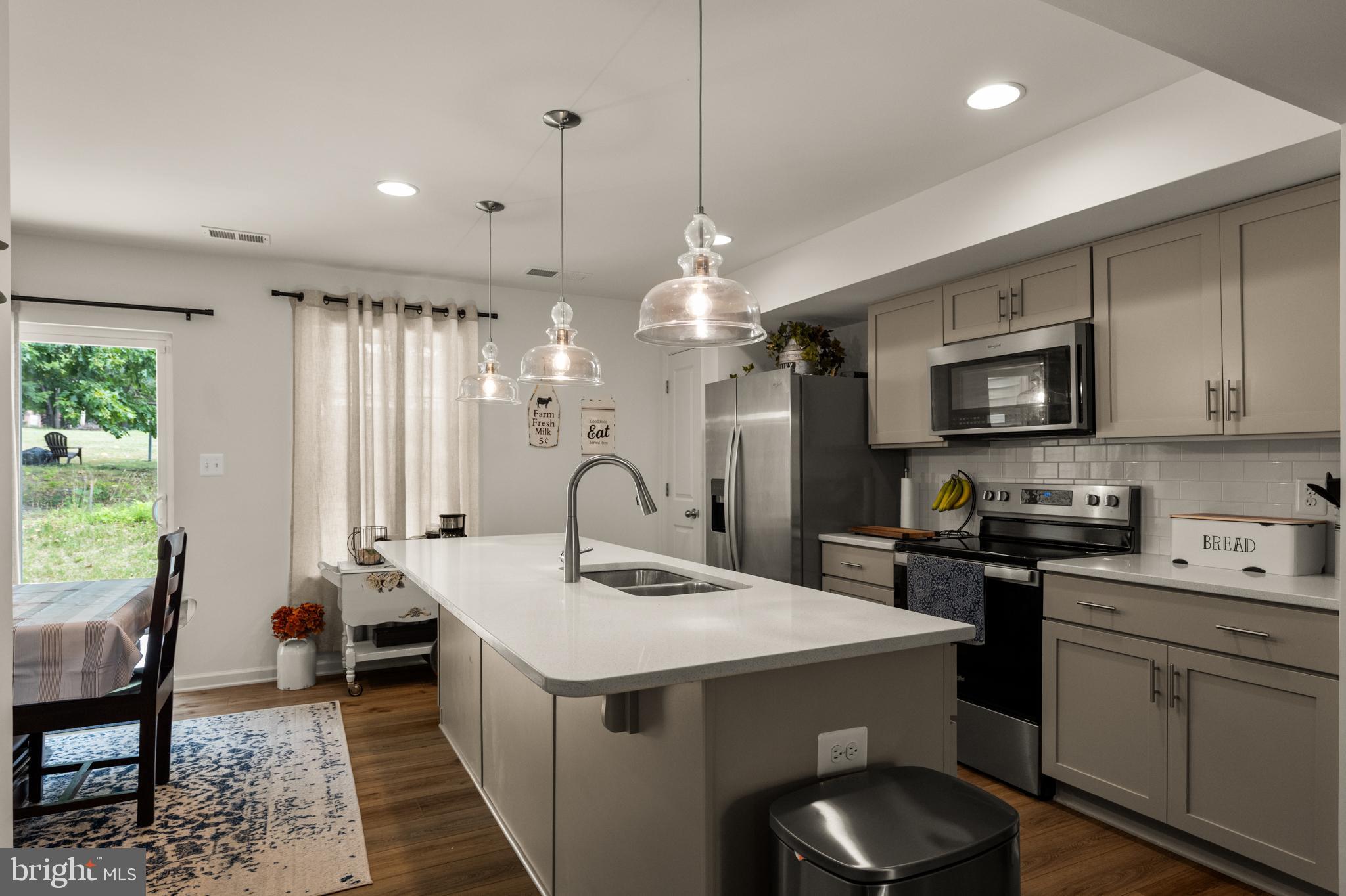 WHISPERING PINES - Residential