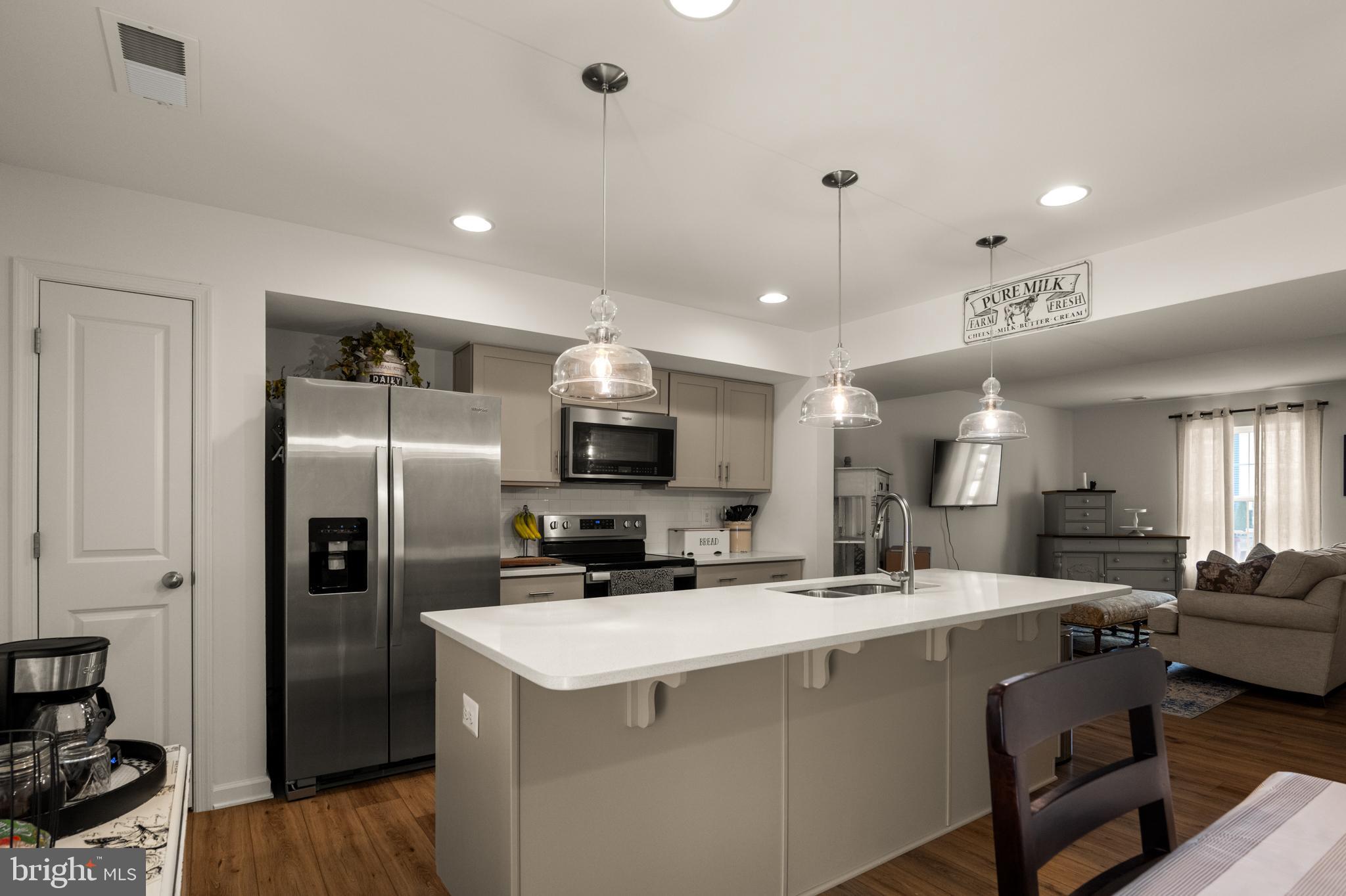 WHISPERING PINES - Residential