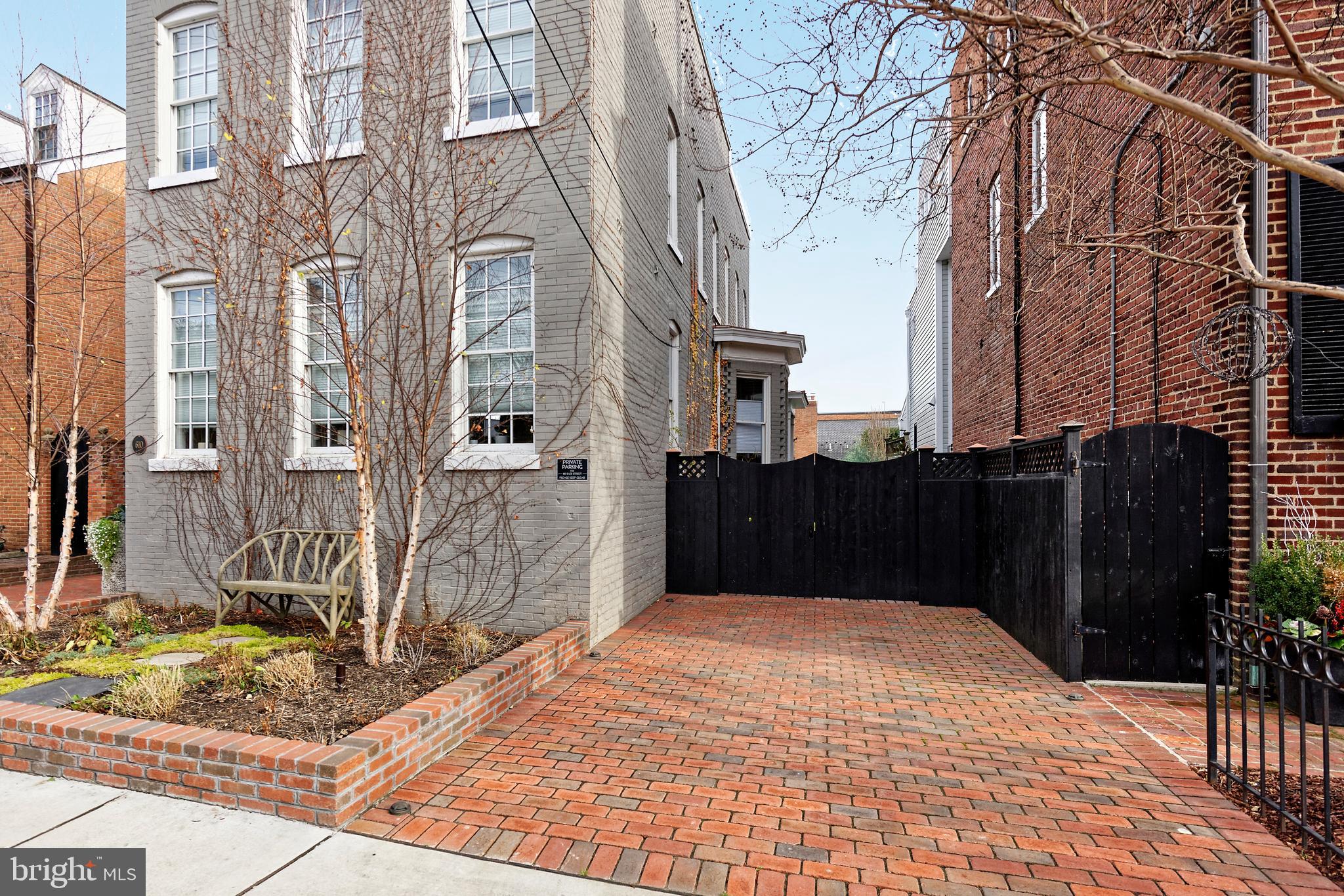OLD TOWN ALEXANDRIA - Residential