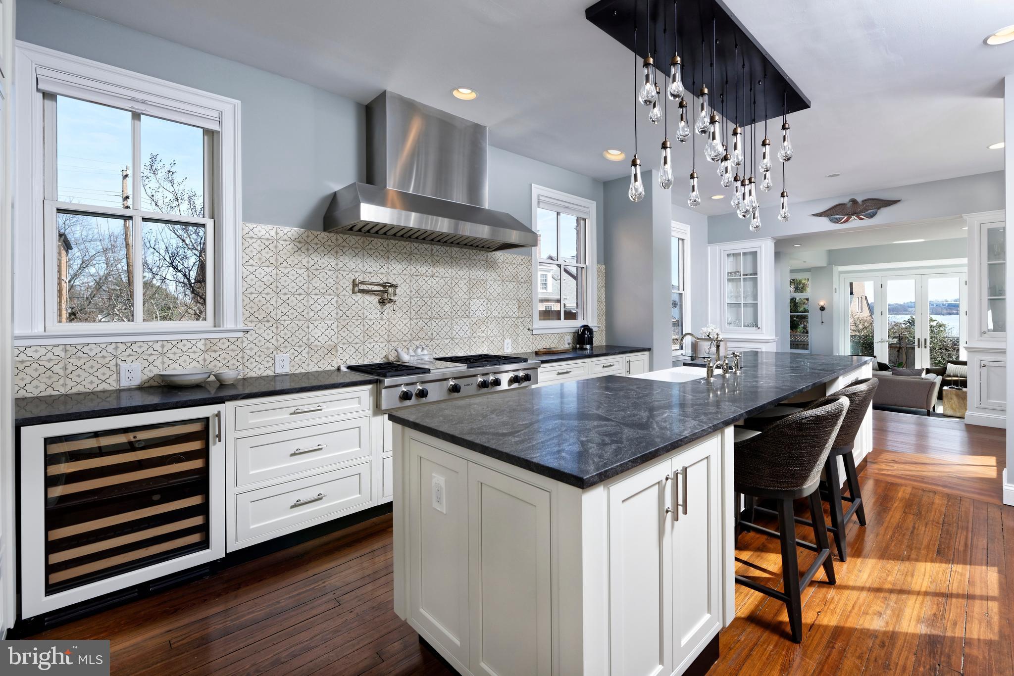 OLD TOWN ALEXANDRIA - Residential