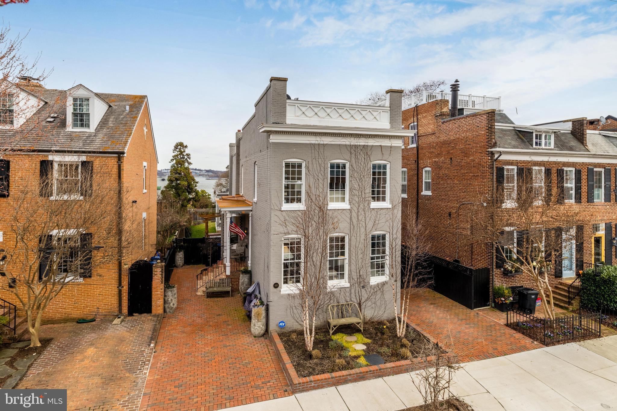 OLD TOWN ALEXANDRIA - Residential