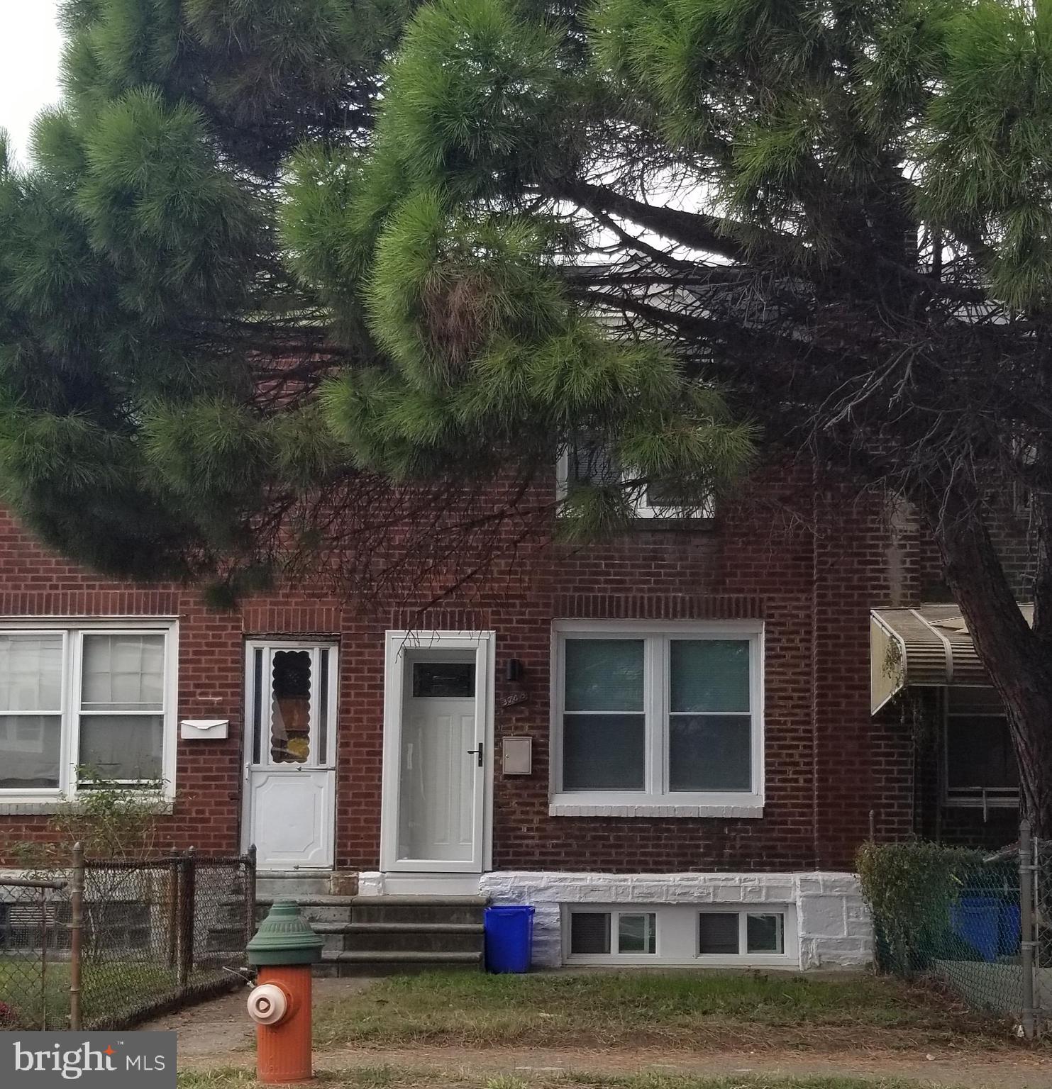 Newly Remodeled row!   2 bdrms 2 baths, living rm entry with HW flrs and ceiling fan.  Beautiful all new kitchen with recess lighting, ss appliances, microwave, dishwasher, gas stove, exit door to rear yard.  Finished basement/lower level fam room with new full bath, off street parking.  New  throughout!  Close to I-95.