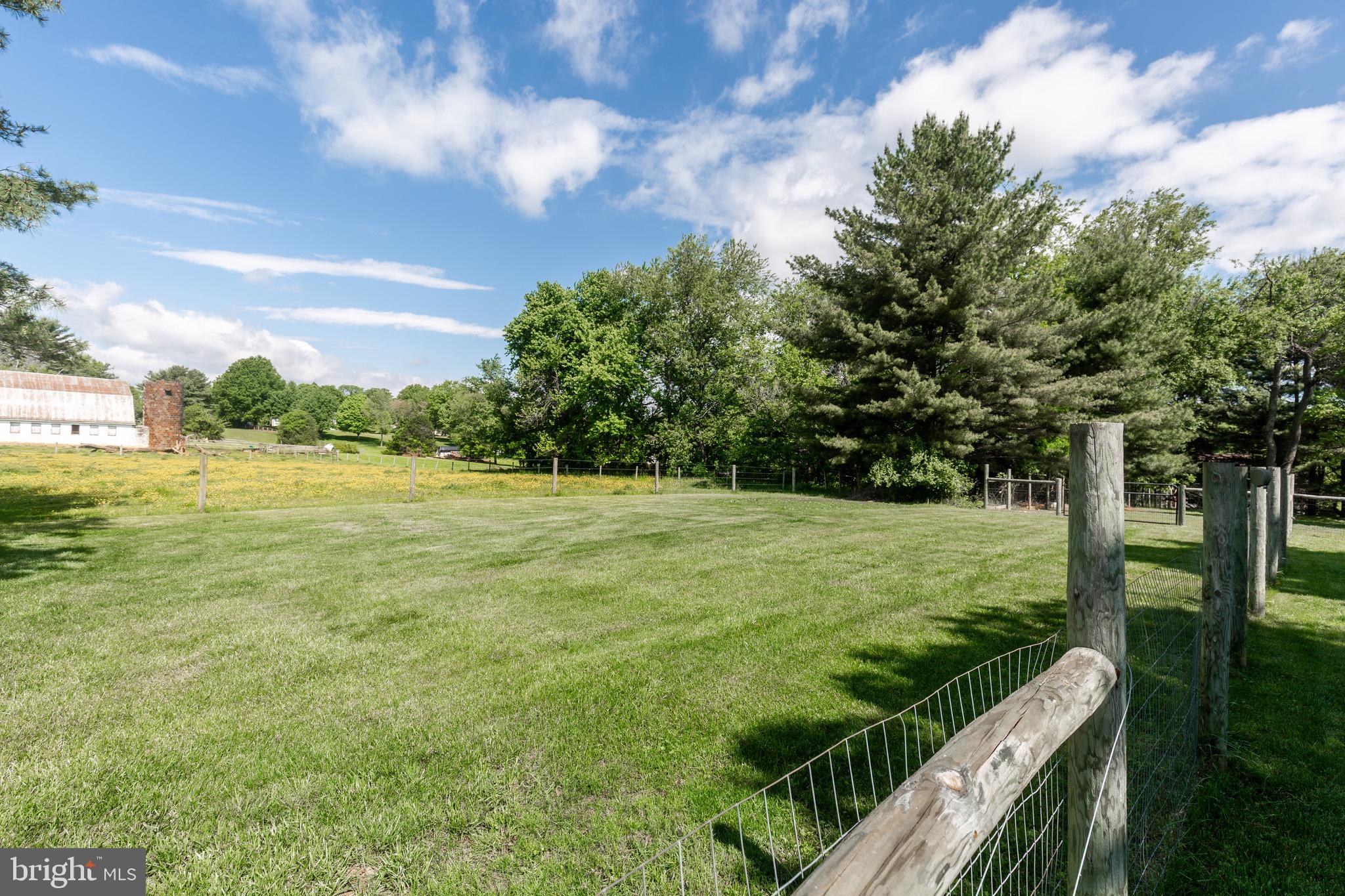VILLAGE GREEN ESTATES - Residential