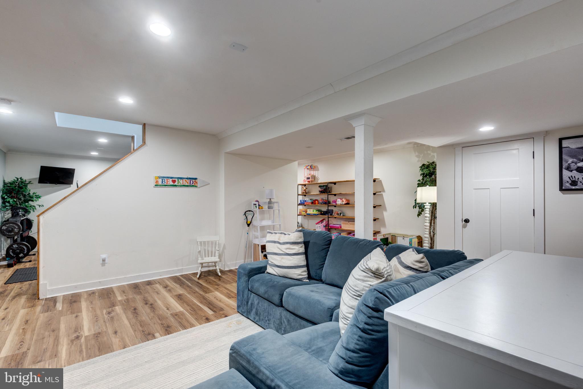 VILLAGE GREEN ESTATES - Residential