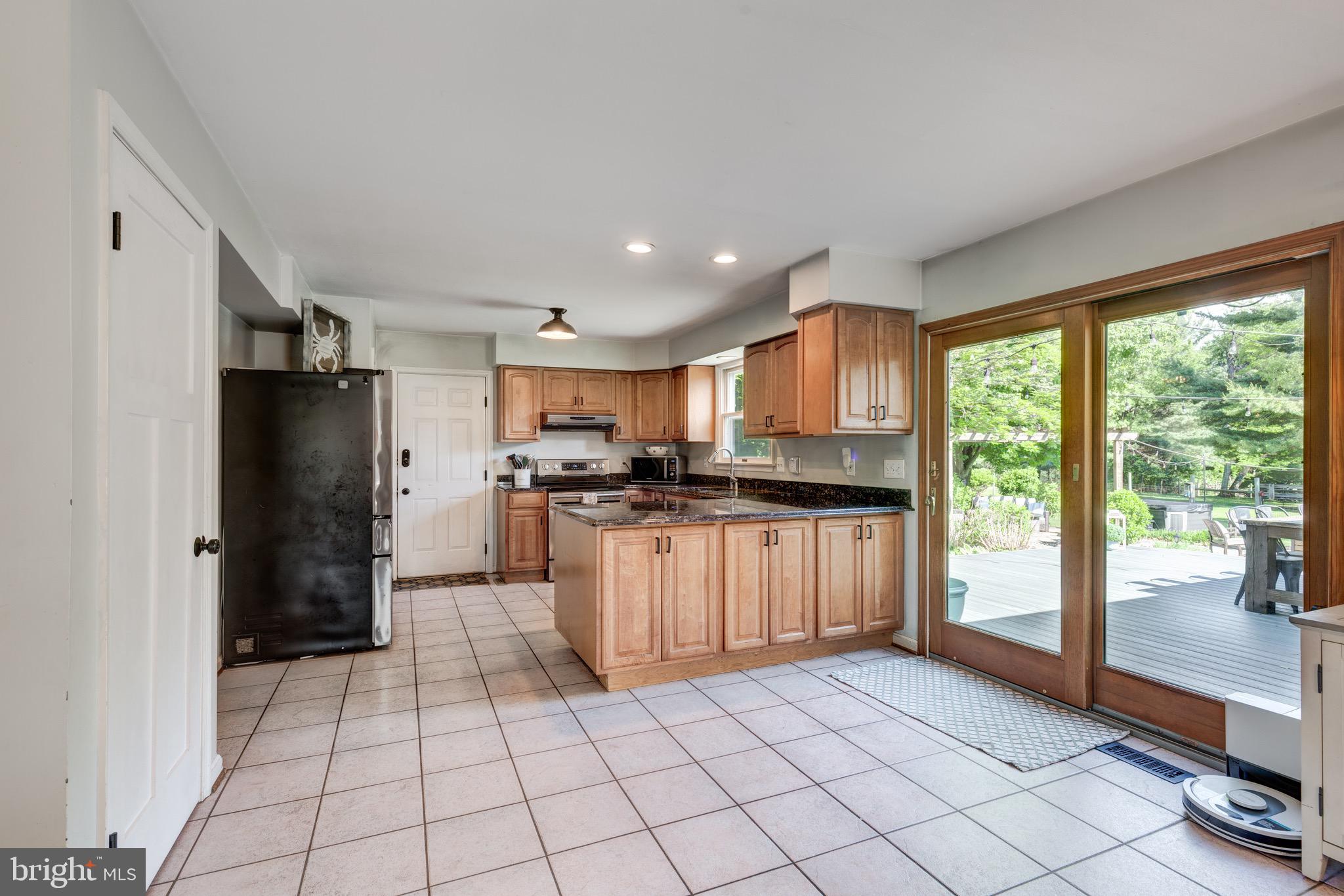 VILLAGE GREEN ESTATES - Residential