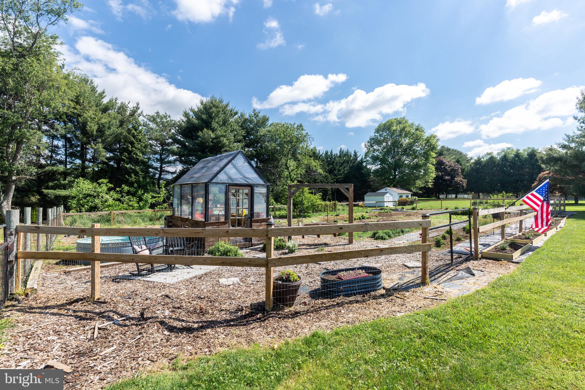 VILLAGE GREEN ESTATES - Residential