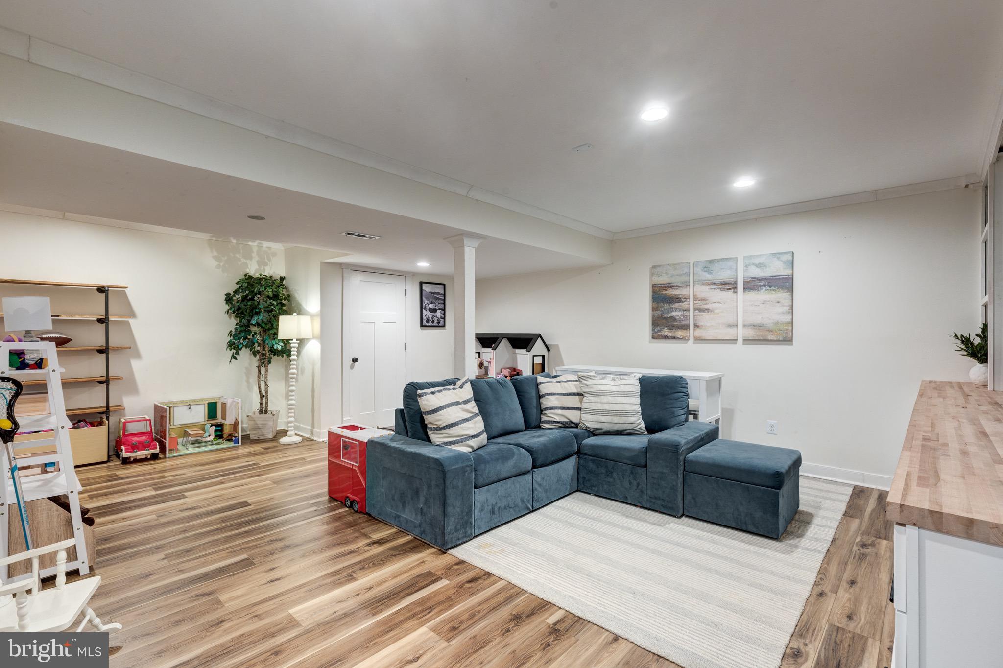 VILLAGE GREEN ESTATES - Residential