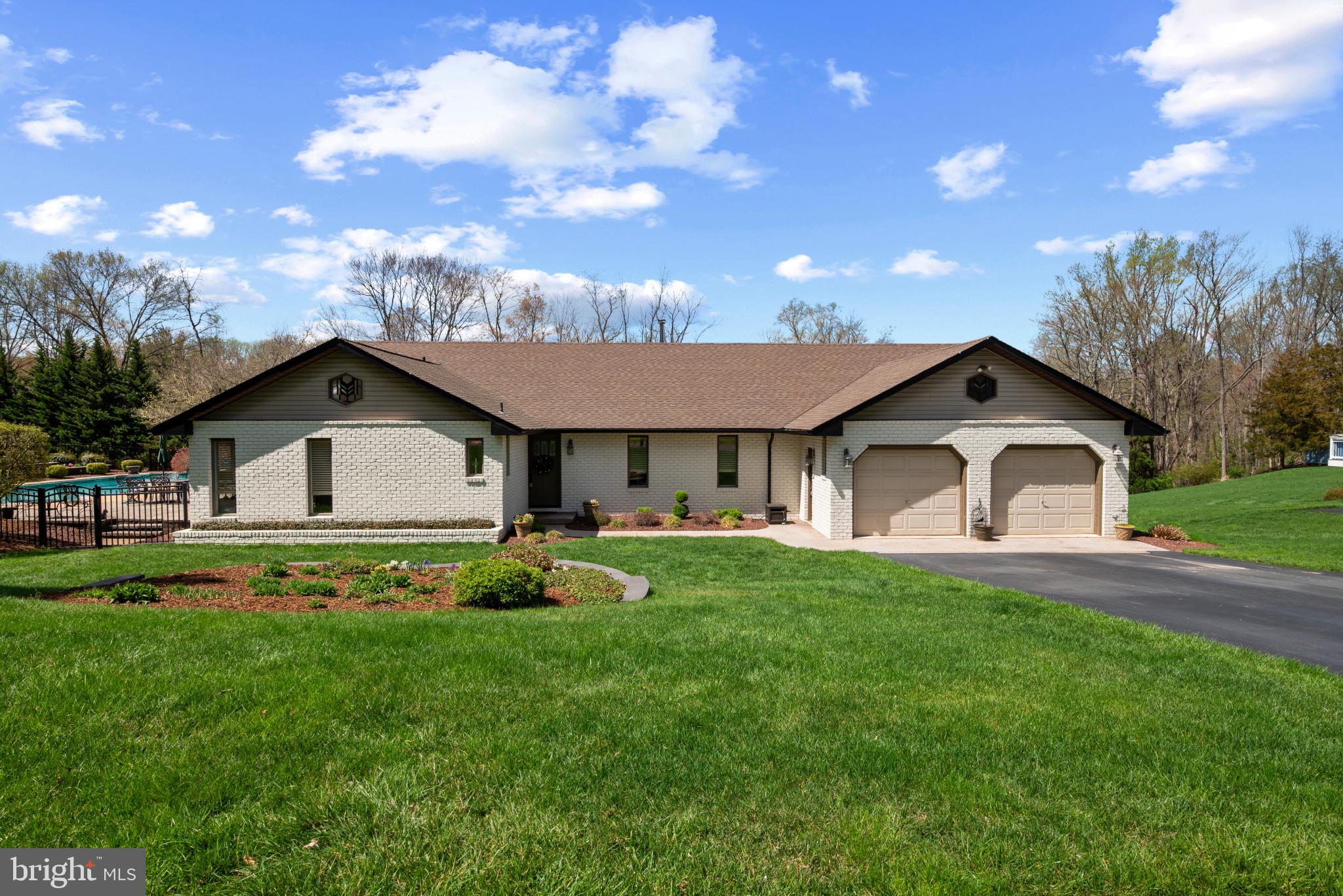 ORCHARD LAKES - Residential