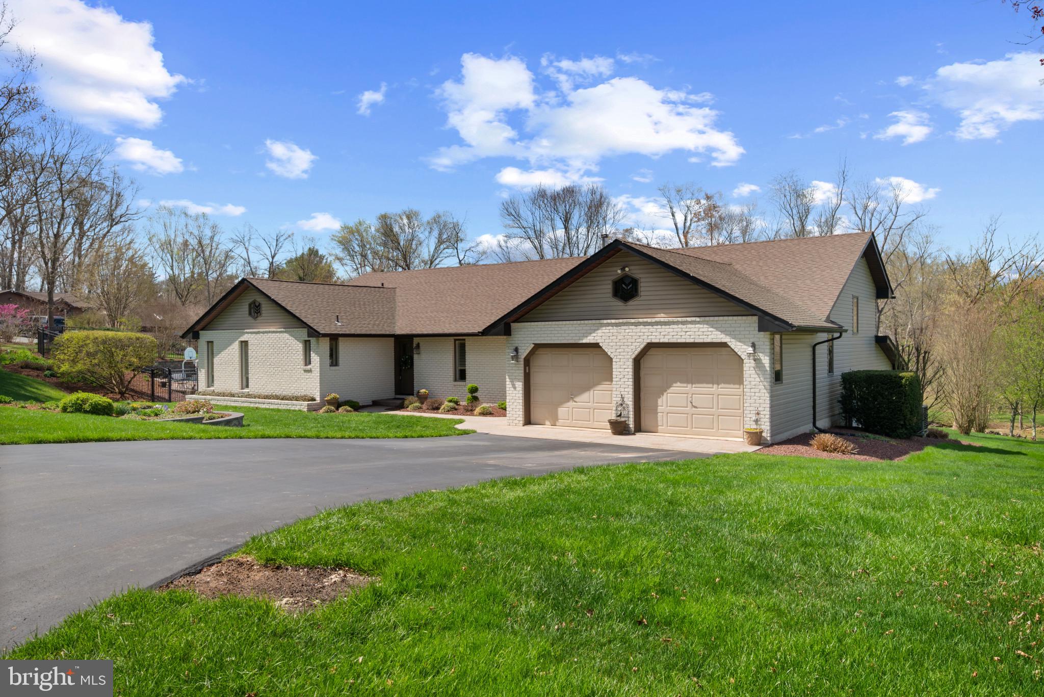 ORCHARD LAKES - Residential