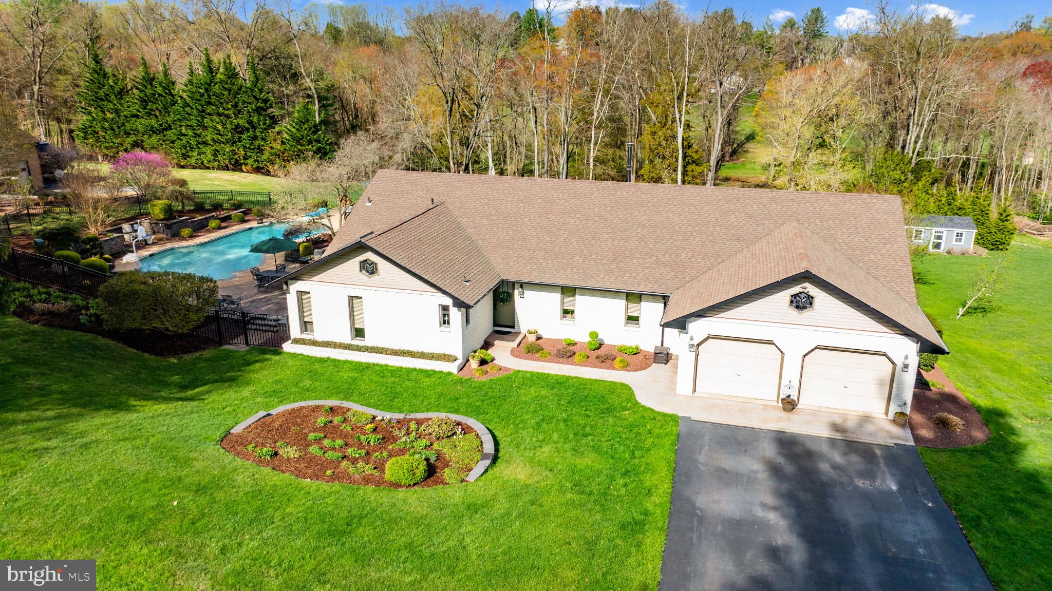 ORCHARD LAKES - Residential