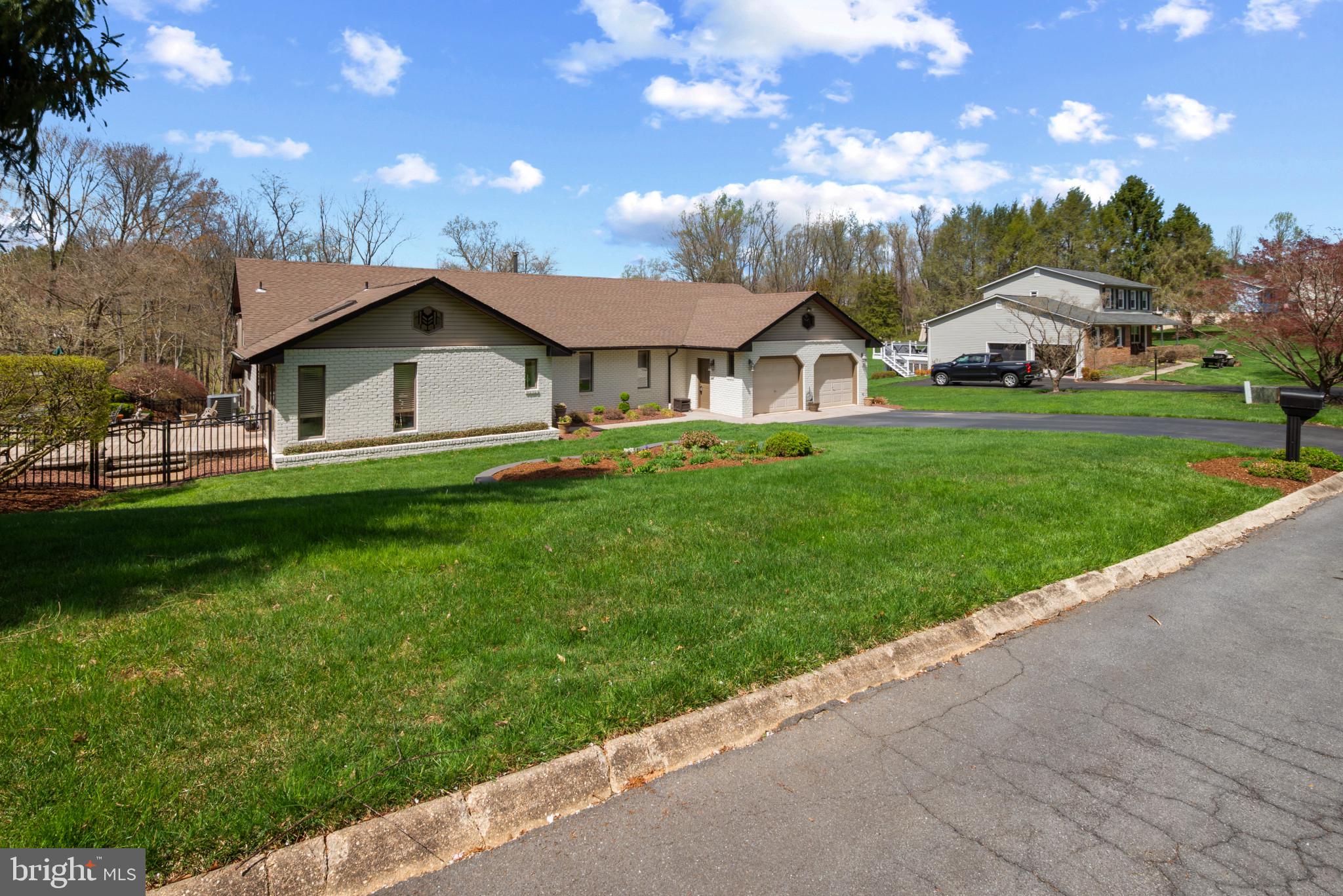 ORCHARD LAKES - Residential