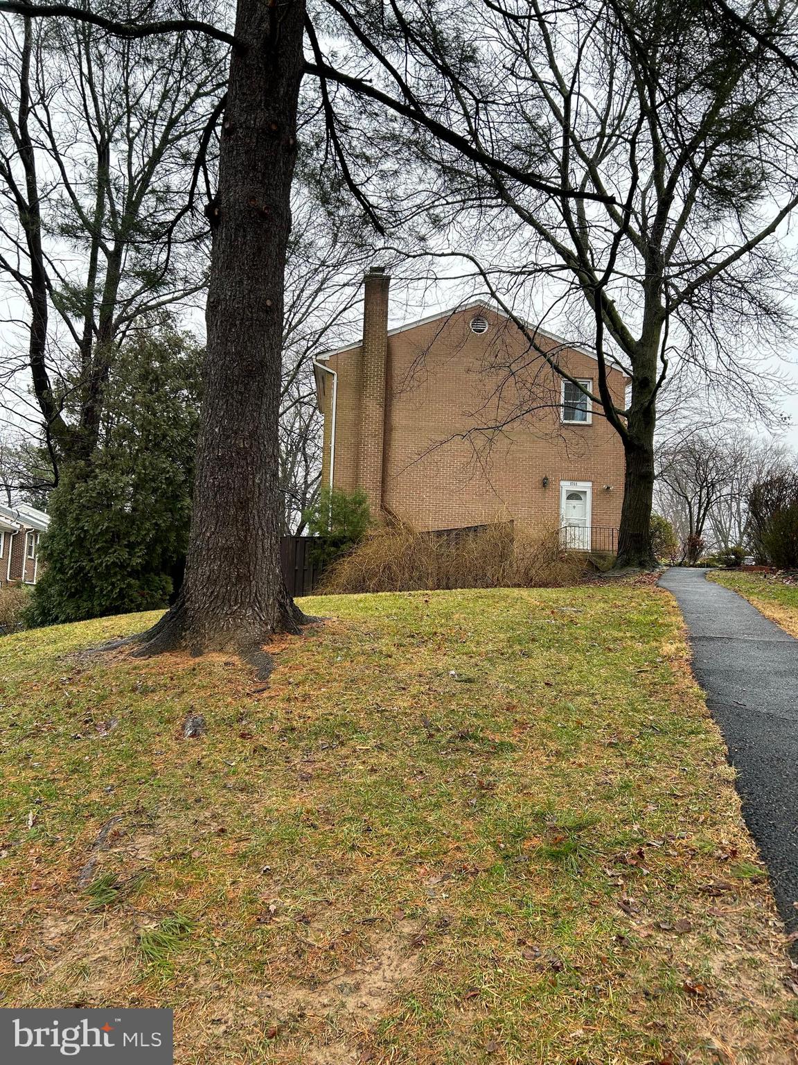 NEW CARPET, NEW PAINT AND PROFESSIONALLY CLEANED, ALL-BRICK END UNIT, SIDE ENTRY TOWNHOME LOCATED A SHORT WALK-THROUGH TREE-LINED COMMUNITY TRAILS TO FAIRFAX HOSPITAL & BUS SERVICE TO DUNN LORING METRO. LOWER LEVEL NICELY FINISHED, INCLUDING A MASONRY FIREPLACE, FULL BATH & PRIVATE ENTRANCE. COMMUNITY POOL NEARBY.