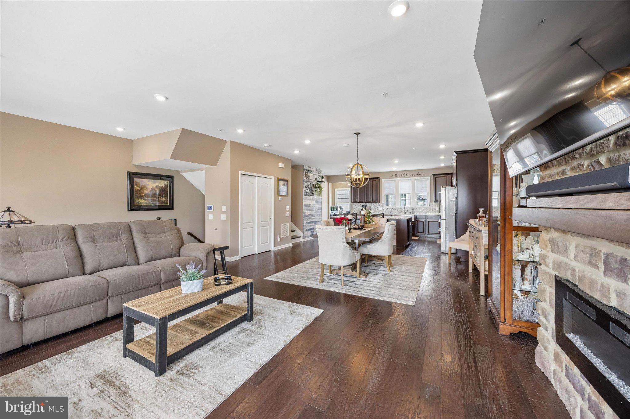 TALL OAKS - Residential