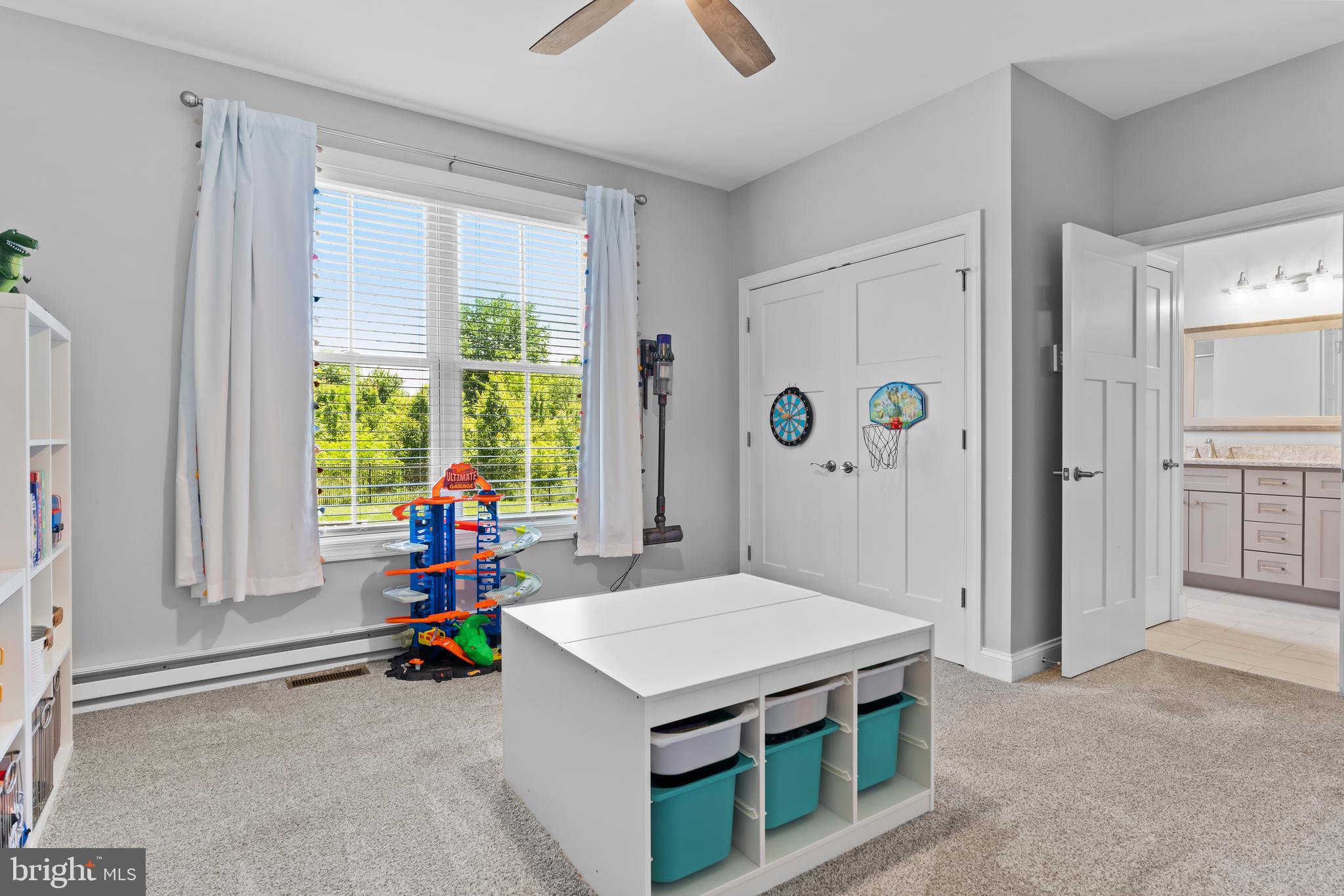 AVERY GLEN - Residential