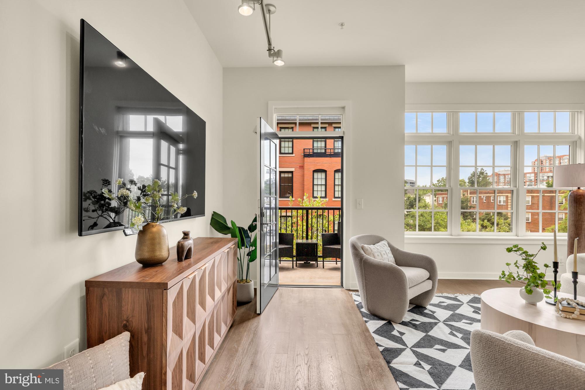 ROSSLYN - Residential