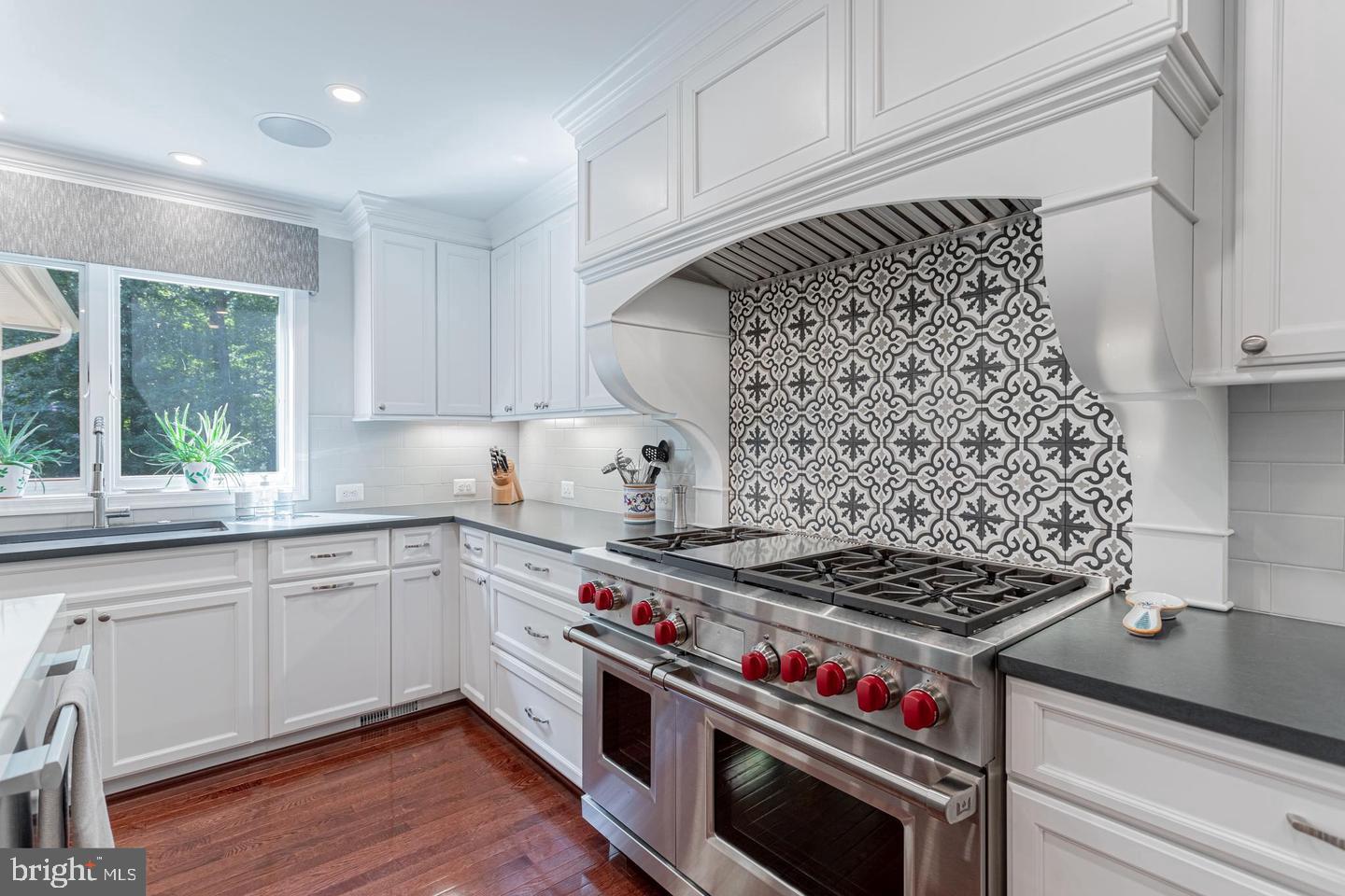 LANGLEY OAKS - Residential