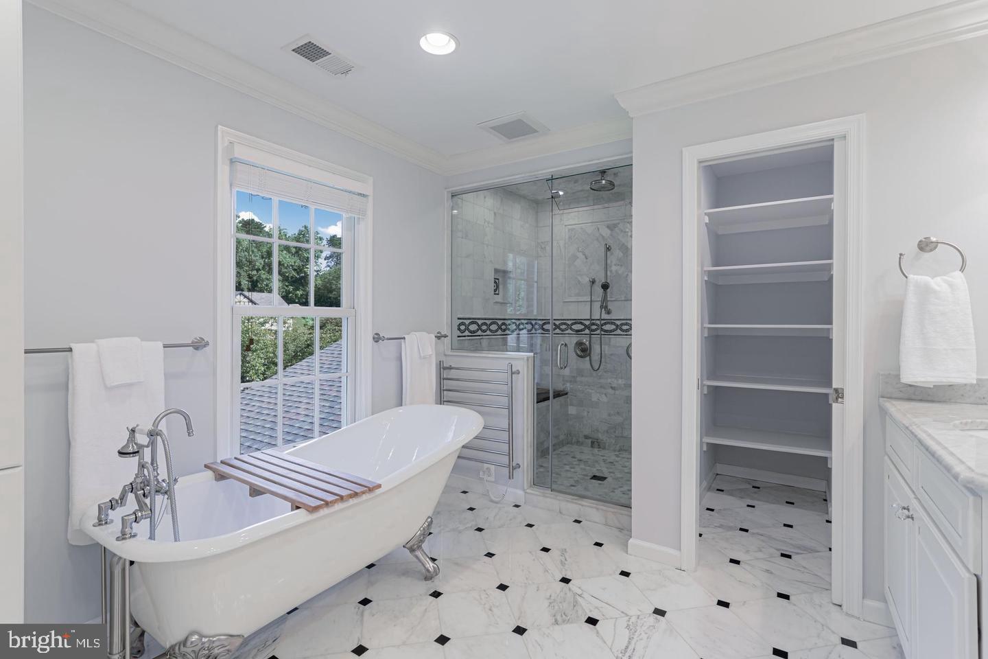 LANGLEY OAKS - Residential