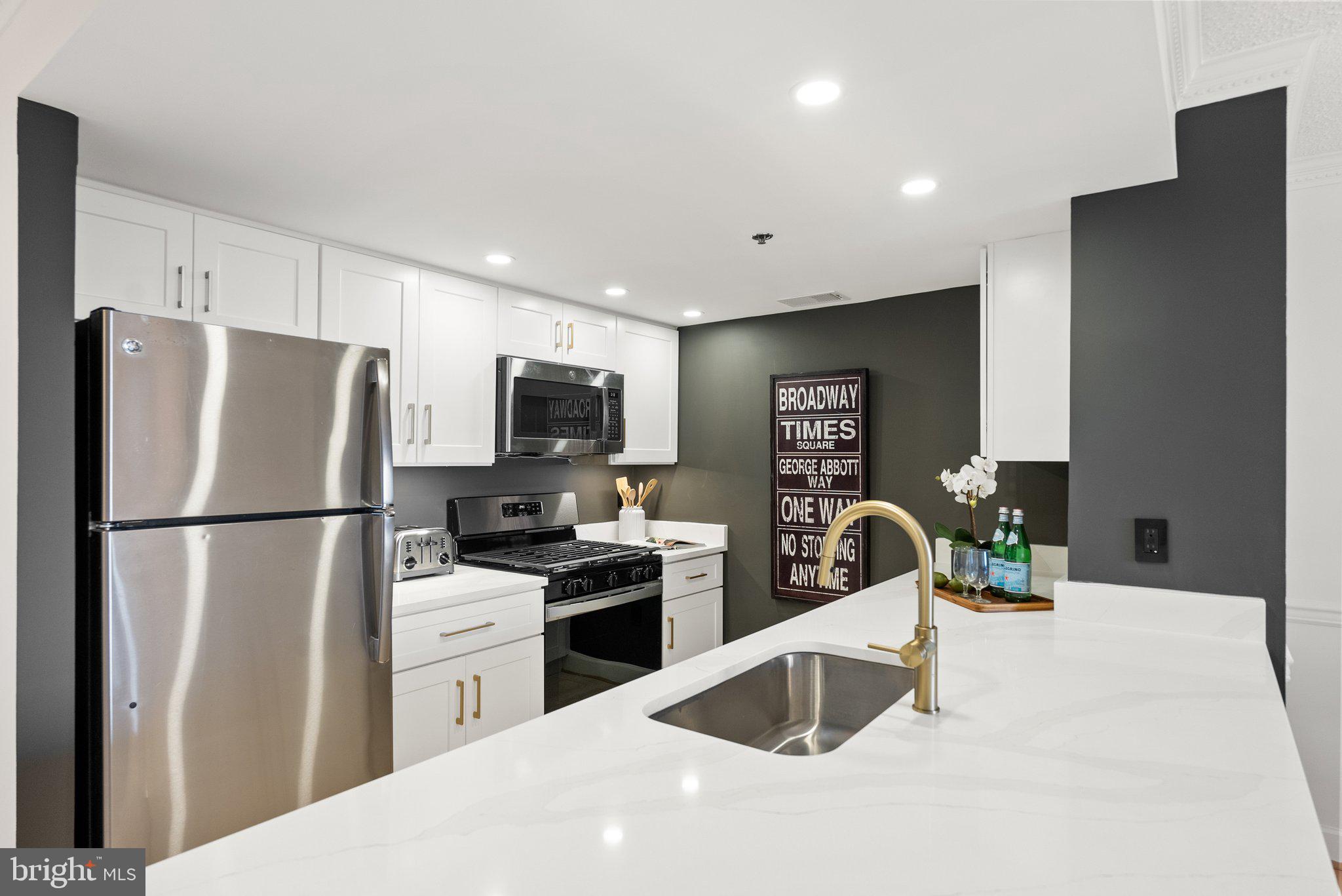 THE WILLIAMSBURG - Residential