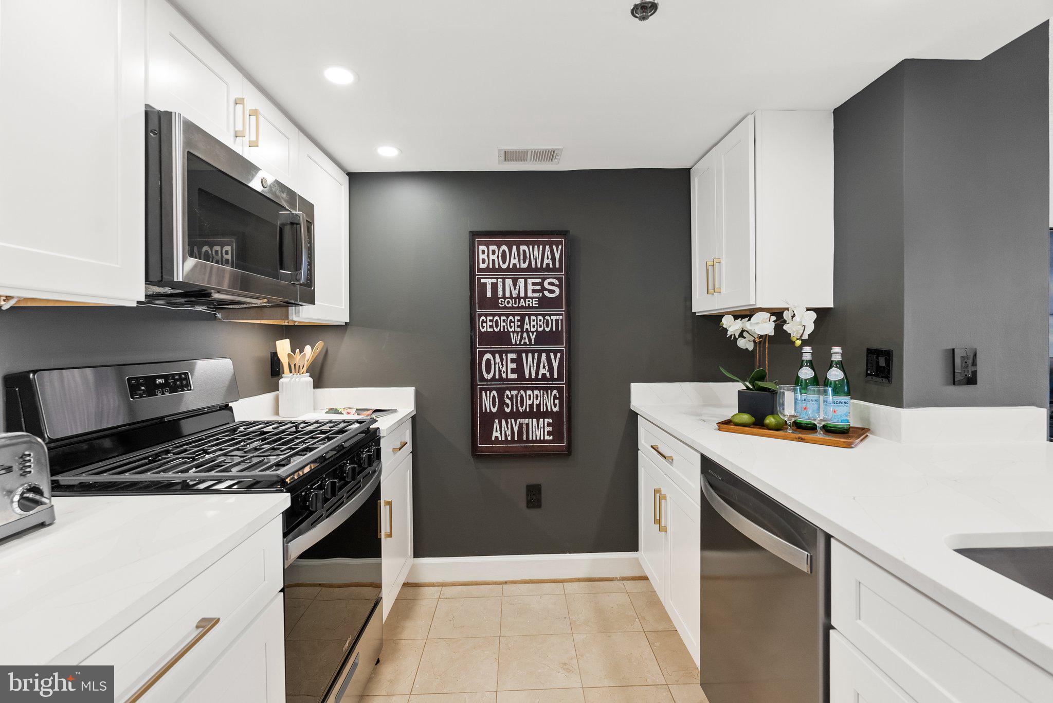 THE WILLIAMSBURG - Residential