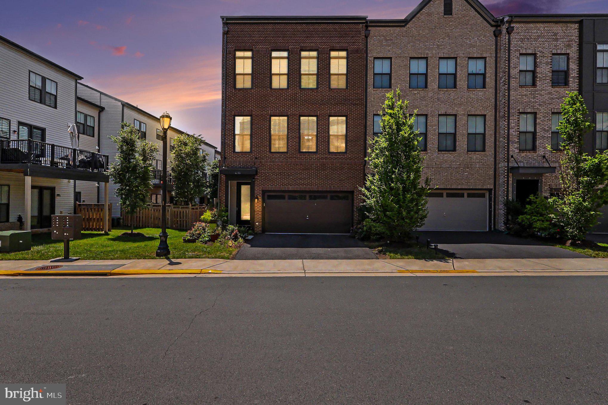 BRAMBLETON TOWN CENTER - Residential