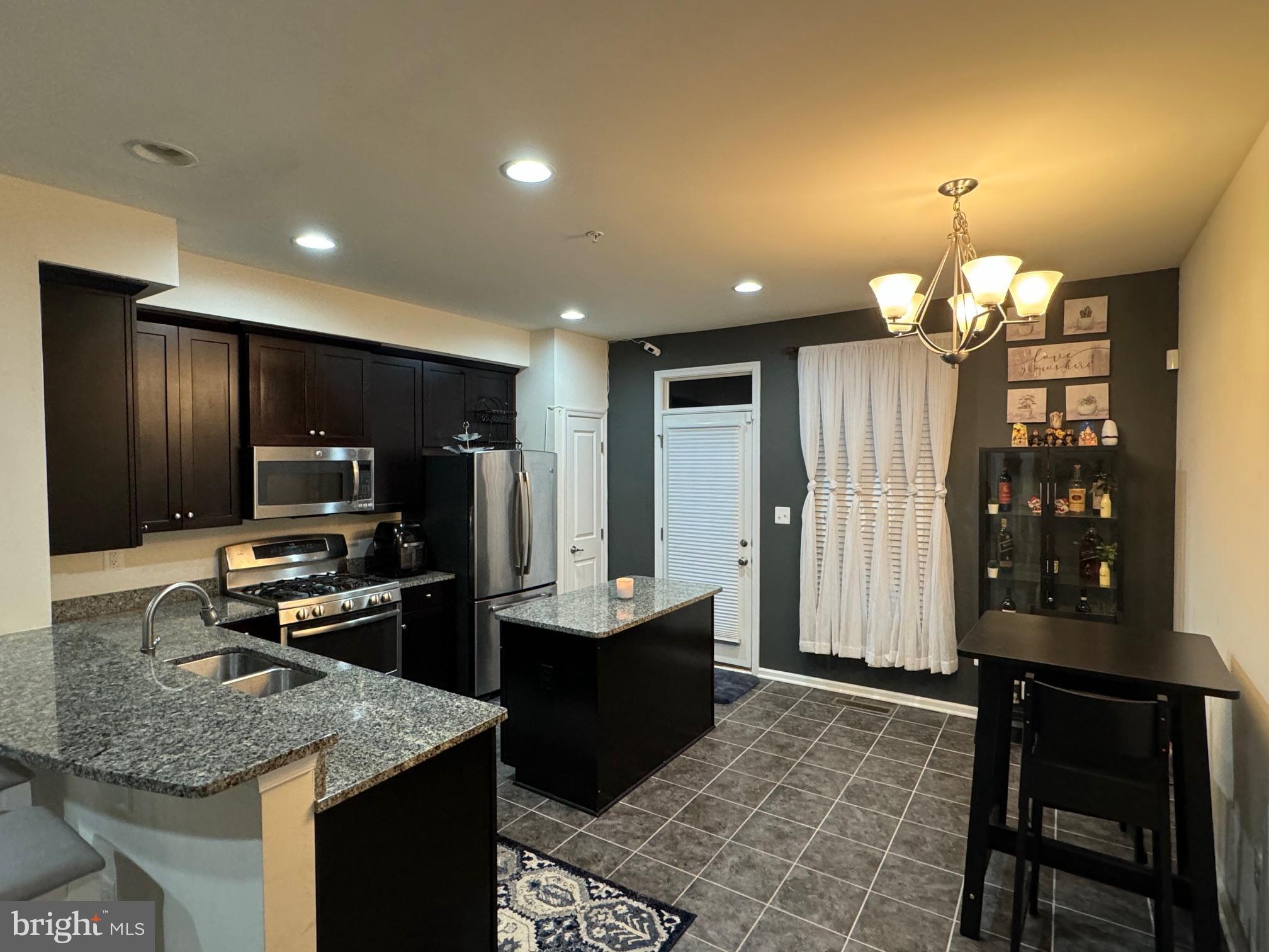 HOWARD SQUARE - Residential