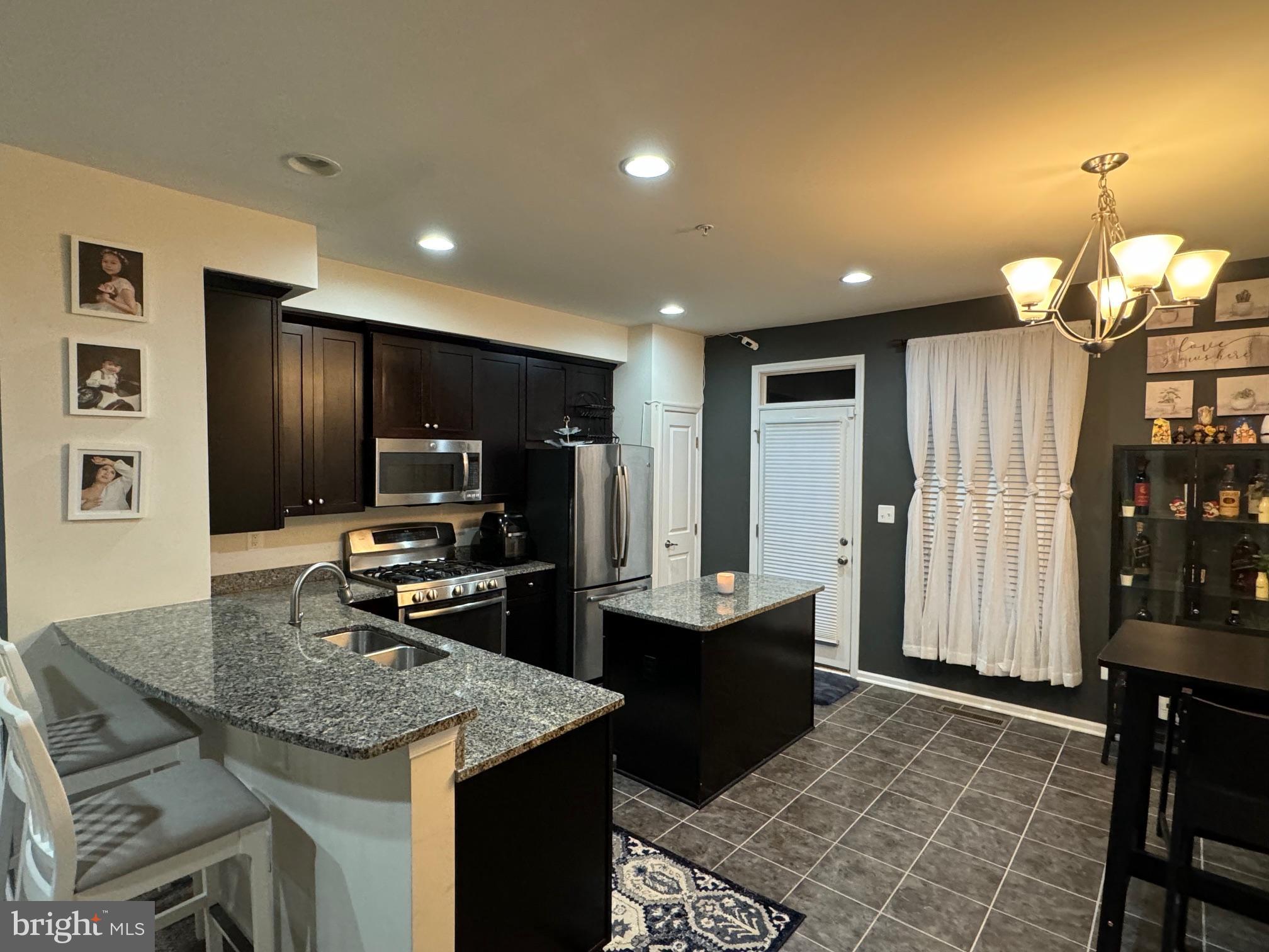HOWARD SQUARE - Residential