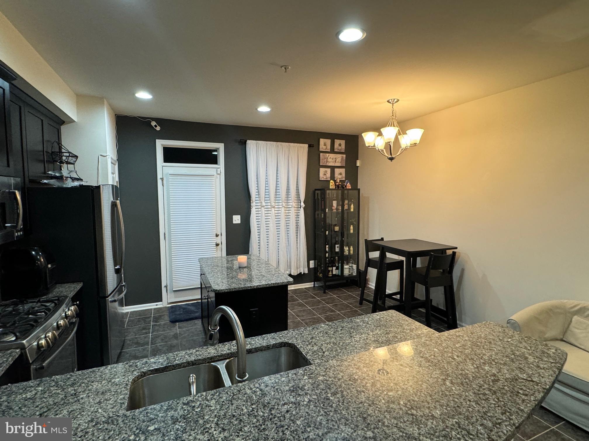 HOWARD SQUARE - Residential