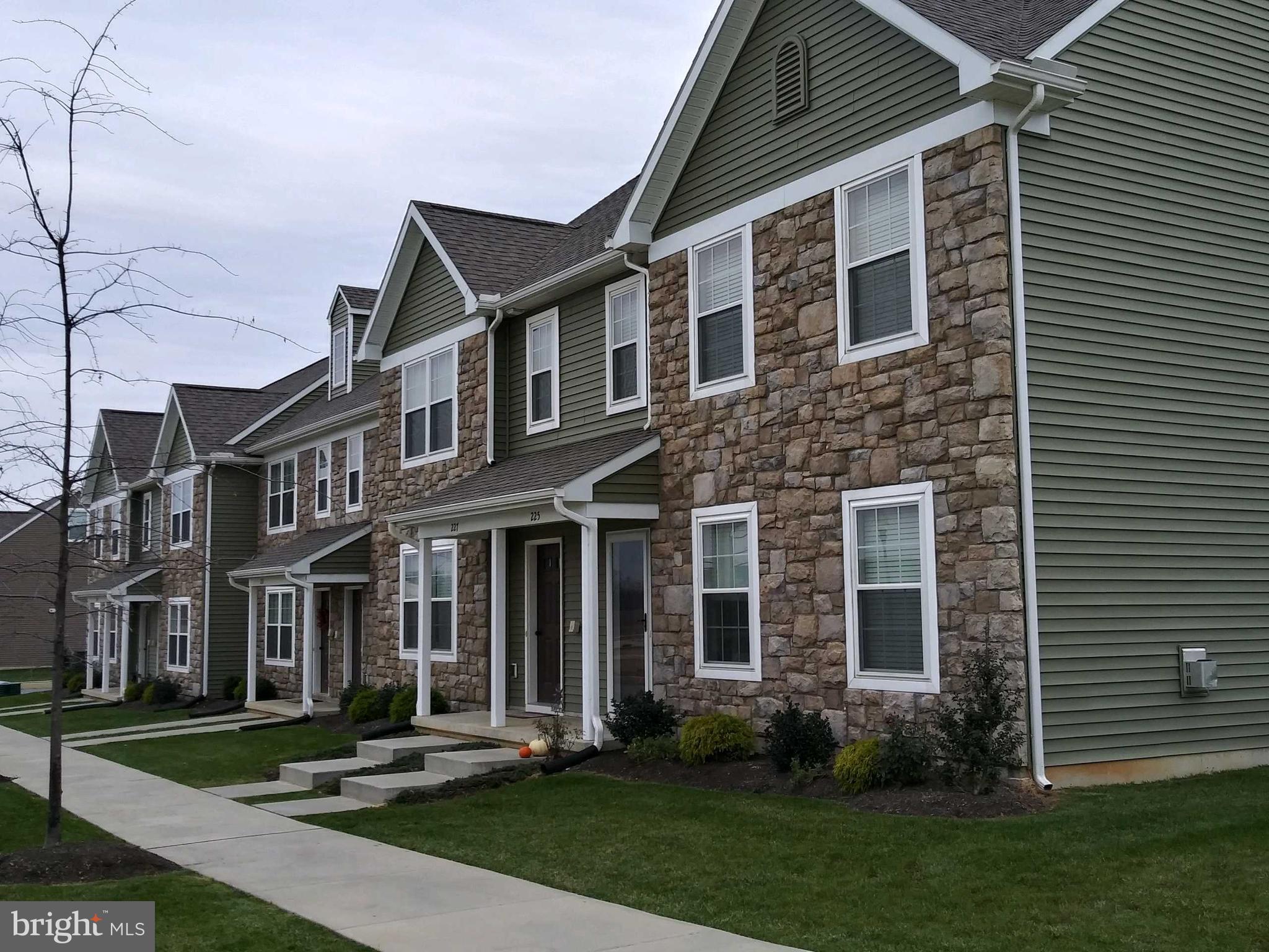 TRAIL SIDE - Residential