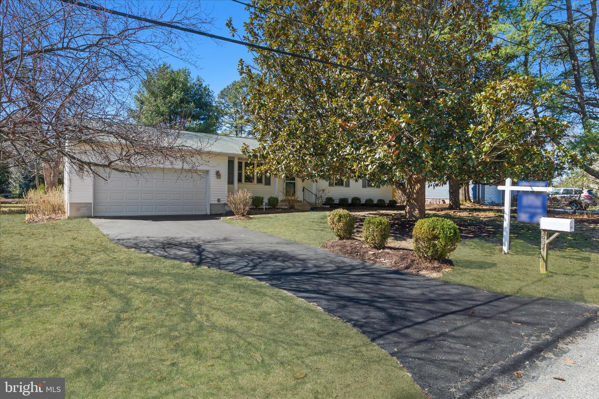 MANHATTAN MANOR - Residential