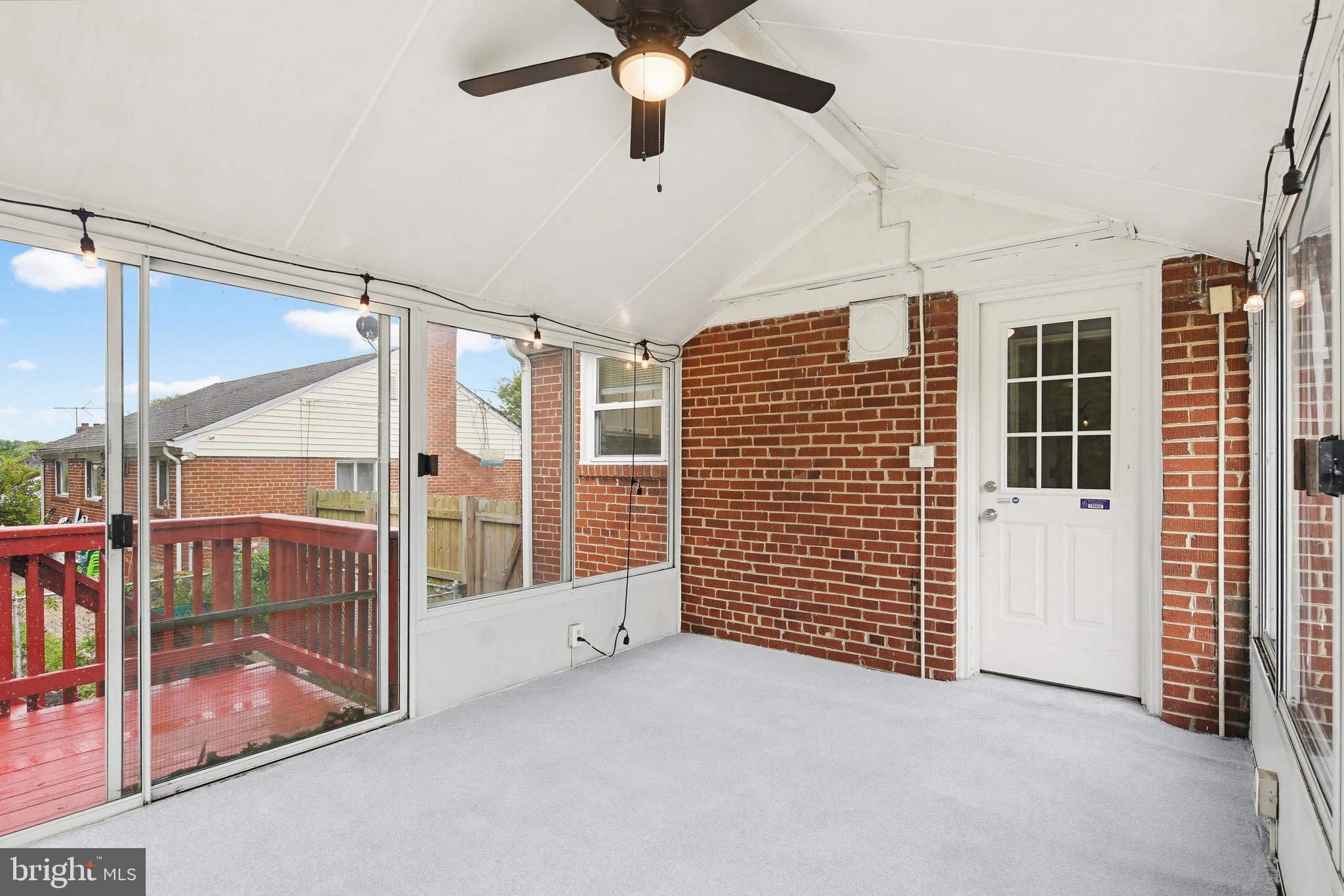 ADELPHI KNOLLS - Residential