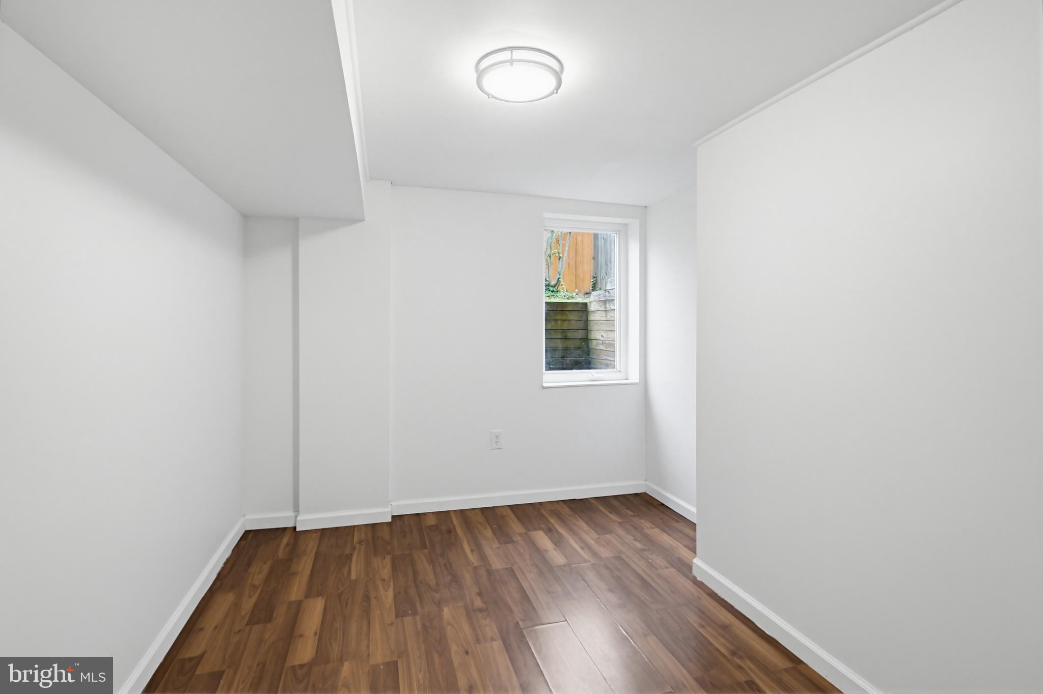ADELPHI KNOLLS - Residential