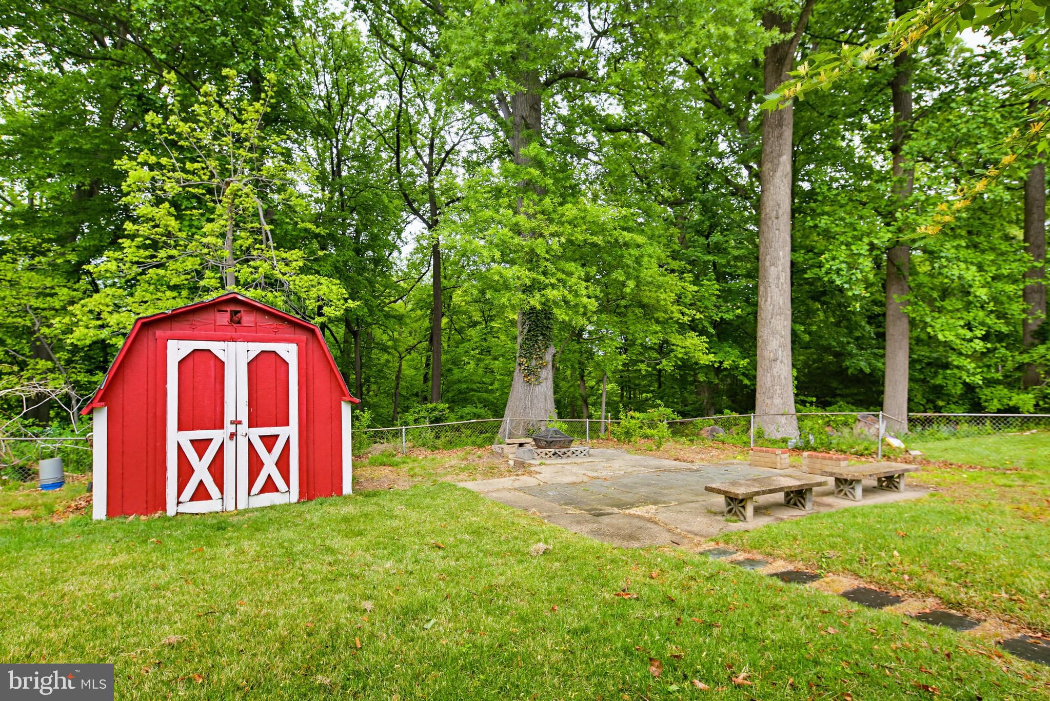 ADELPHI KNOLLS - Residential