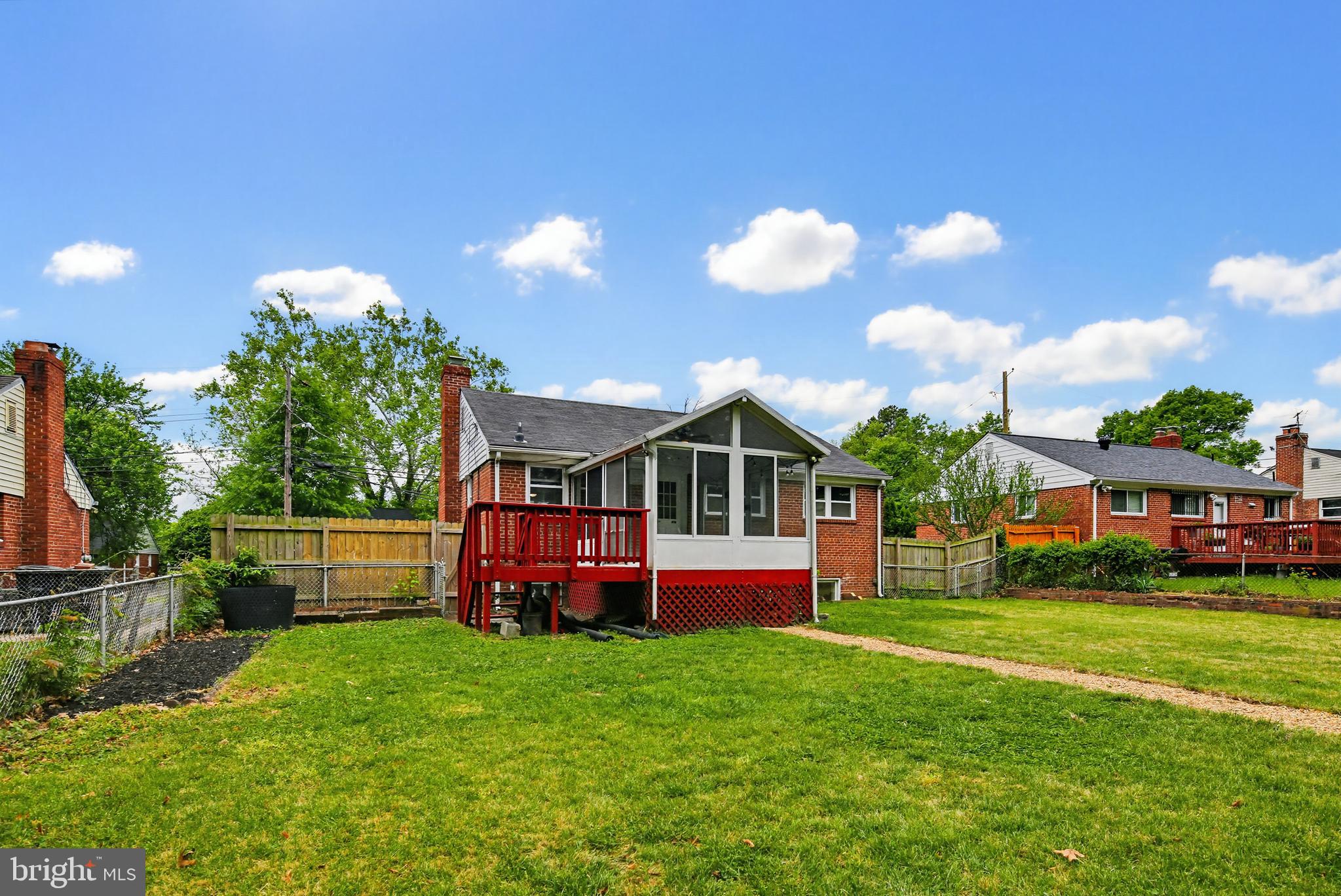 ADELPHI KNOLLS - Residential
