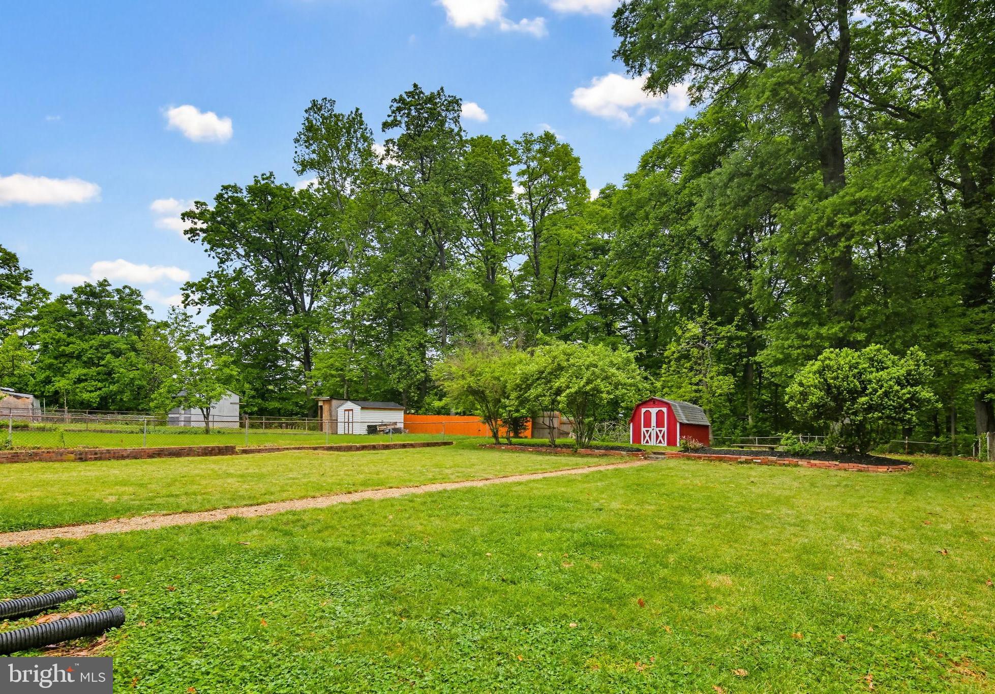 ADELPHI KNOLLS - Residential