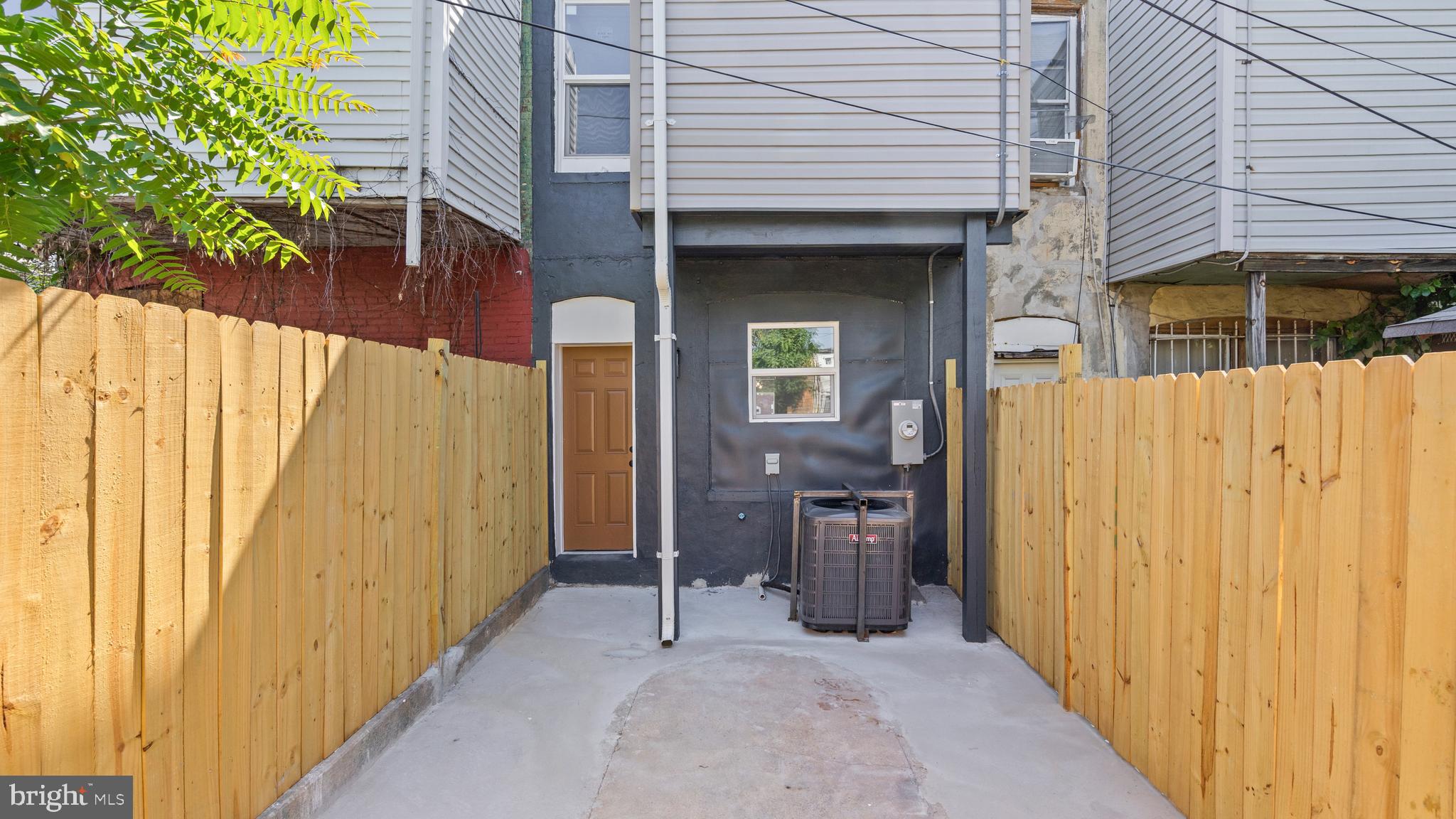 BROADWAY EAST - Residential