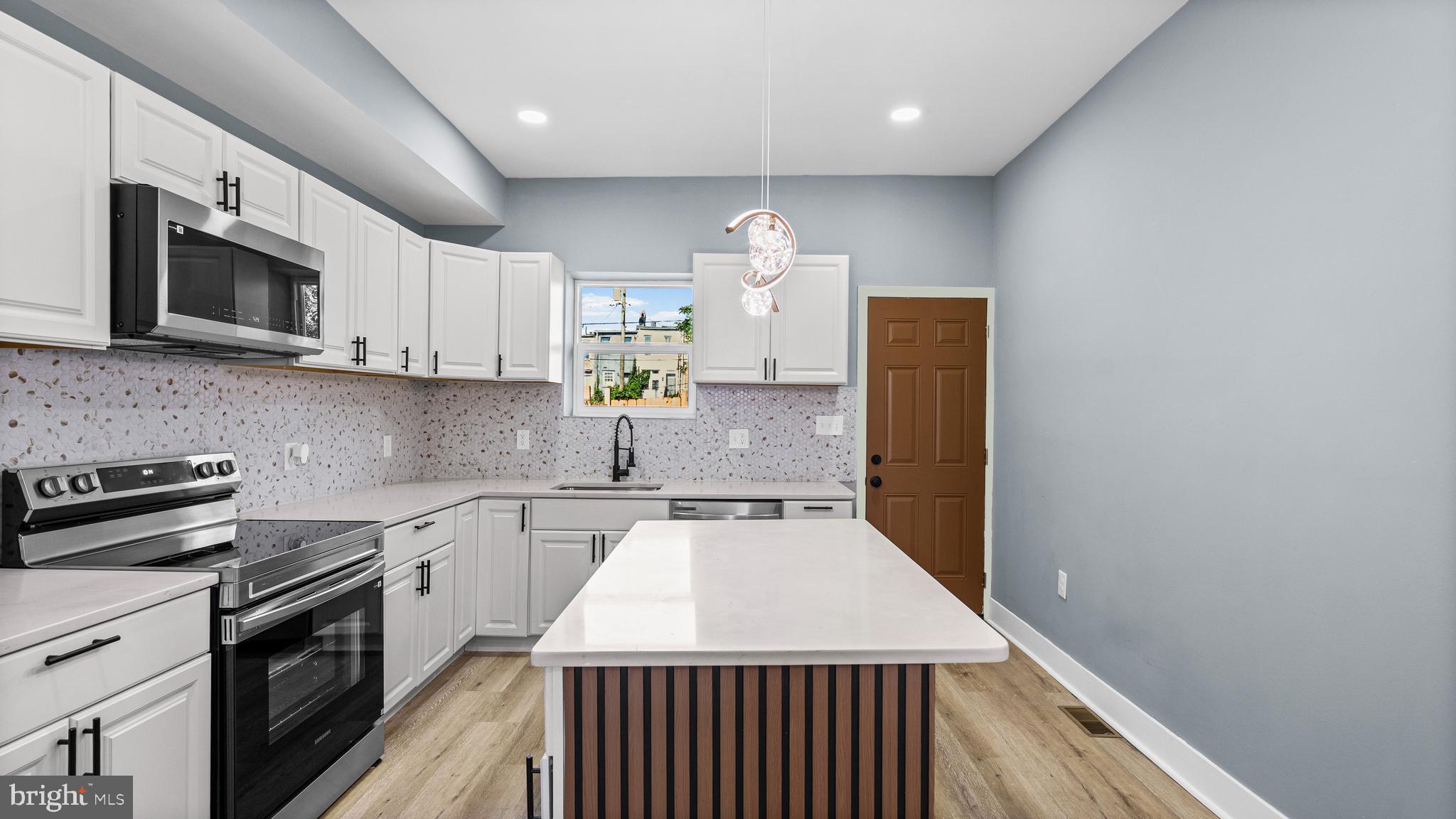 BROADWAY EAST - Residential