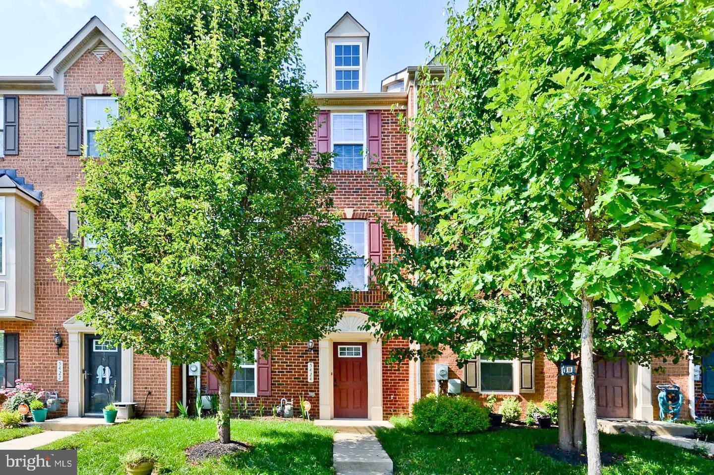 This well kept 3- bedroom townhome features a Rec. Room and half bath on the lowest level. Possible 4th bedroom or den on the lower level. French doors in the back lead to a tidy fenced patio and the detached 2-car garage. The second level features a kitchen with all the bells and whistles- granite counters, stainless steel appliances, and composite deck right outside the dining area. Loads of natural light in the open living area, and half bath on this level as well.  Custom Blinds throughout.  Upstairs the 3 bedrooms, and laundry with brand new machines. Just like new! Featuring gorgeous hardwood floors & painted in the last year. Great commuting location, close to schools and shopping. See it today! Pets are case by case.