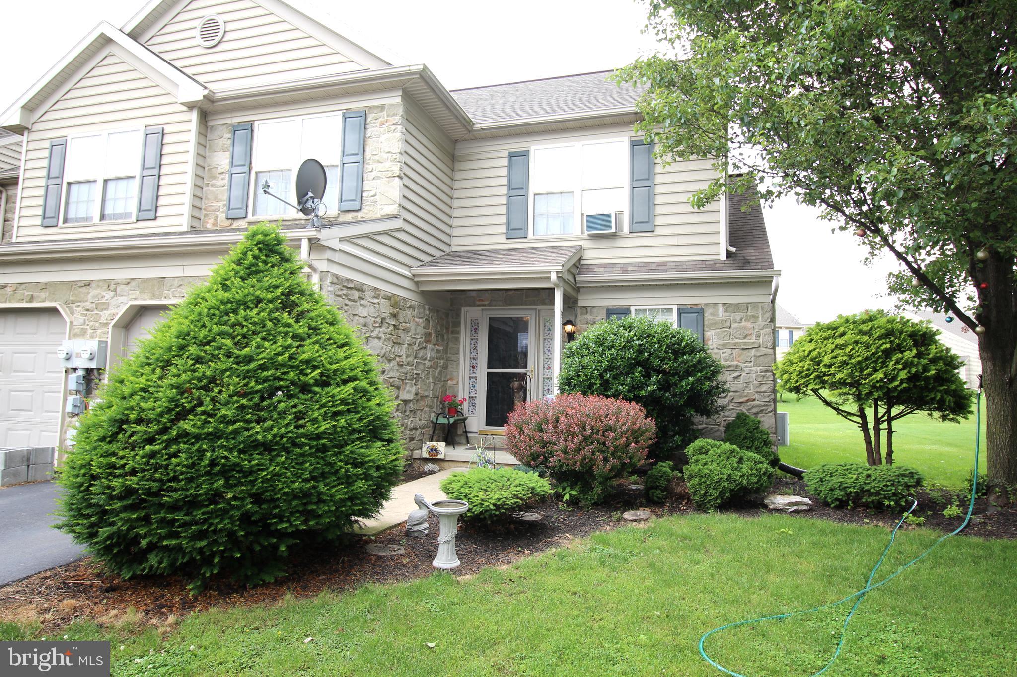 Large 1722 Square foot end of row townhouse.  Tile kitchen with a peninsula island, laundry and Master bedroom all on the 1st floor.  Second floor comes with a large loft (family room) area, 2 large bedrooms and the main bath.  Economical gas heat and new central air.  Level lot and deck at the rear of the home.