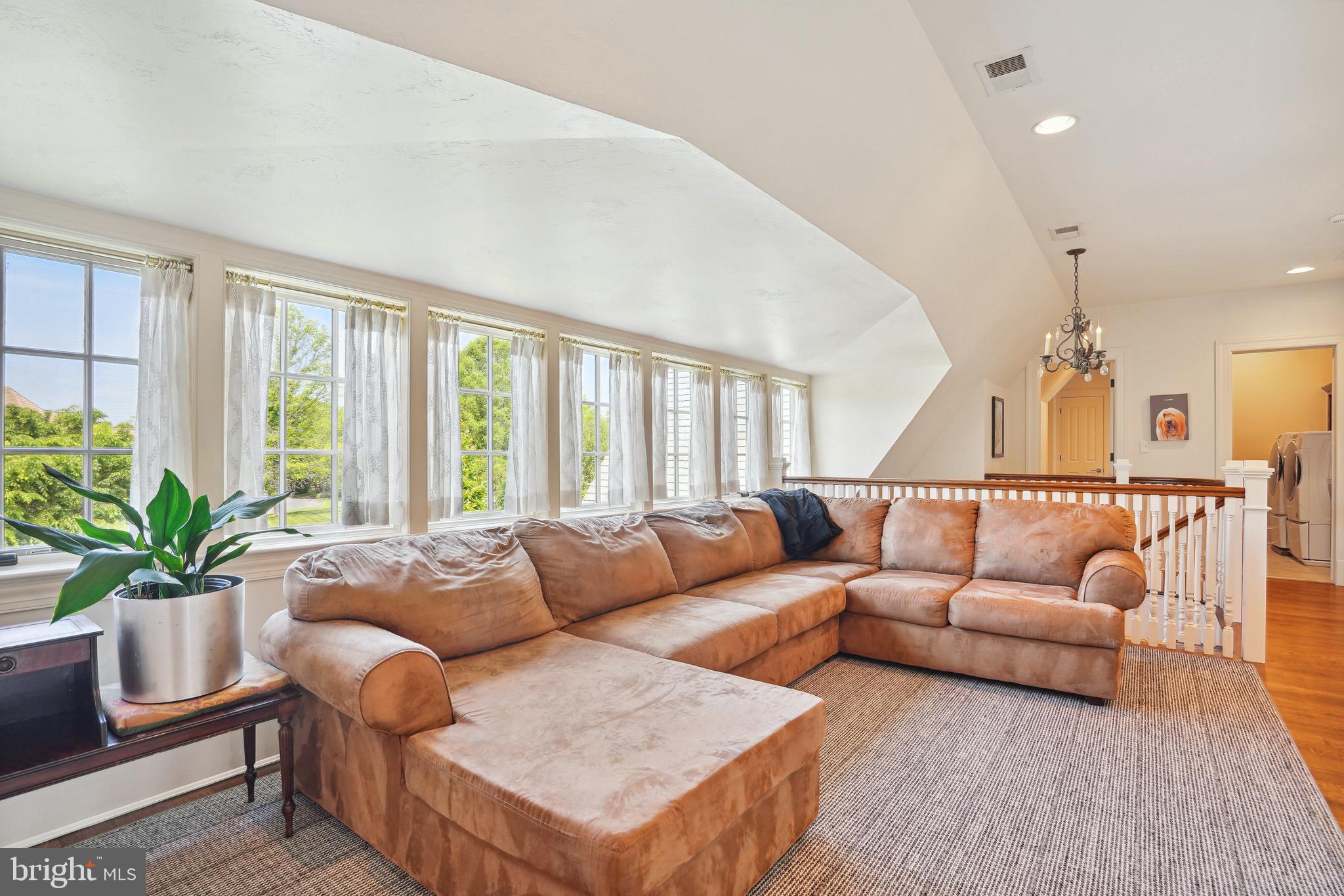 POTOMAC OUTSIDE - Residential