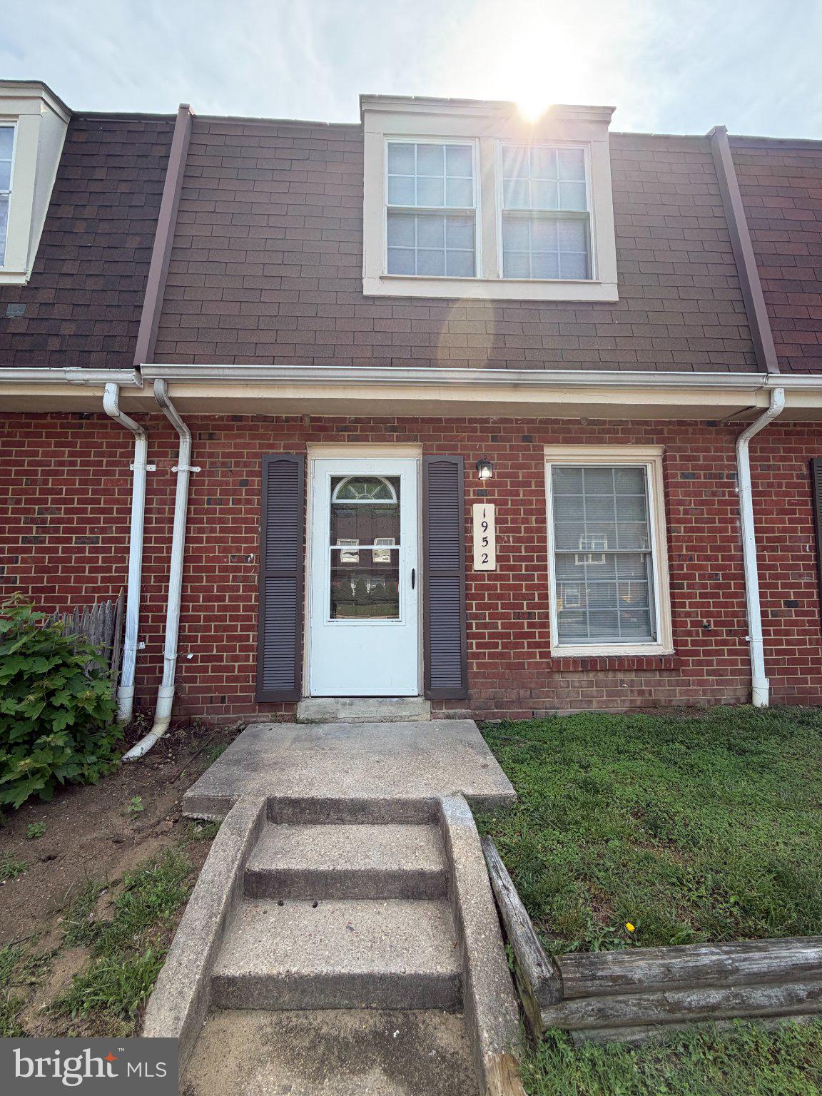 This renovated 3-bedroom townhouse is a must see.  Renovations include updates to the bathroom and upstairs flooring.  There are new appliances, kitchen countertops, blinds and more.  Townhome has plenty of storage and 1 assigned parking space.  Not FHA approved.