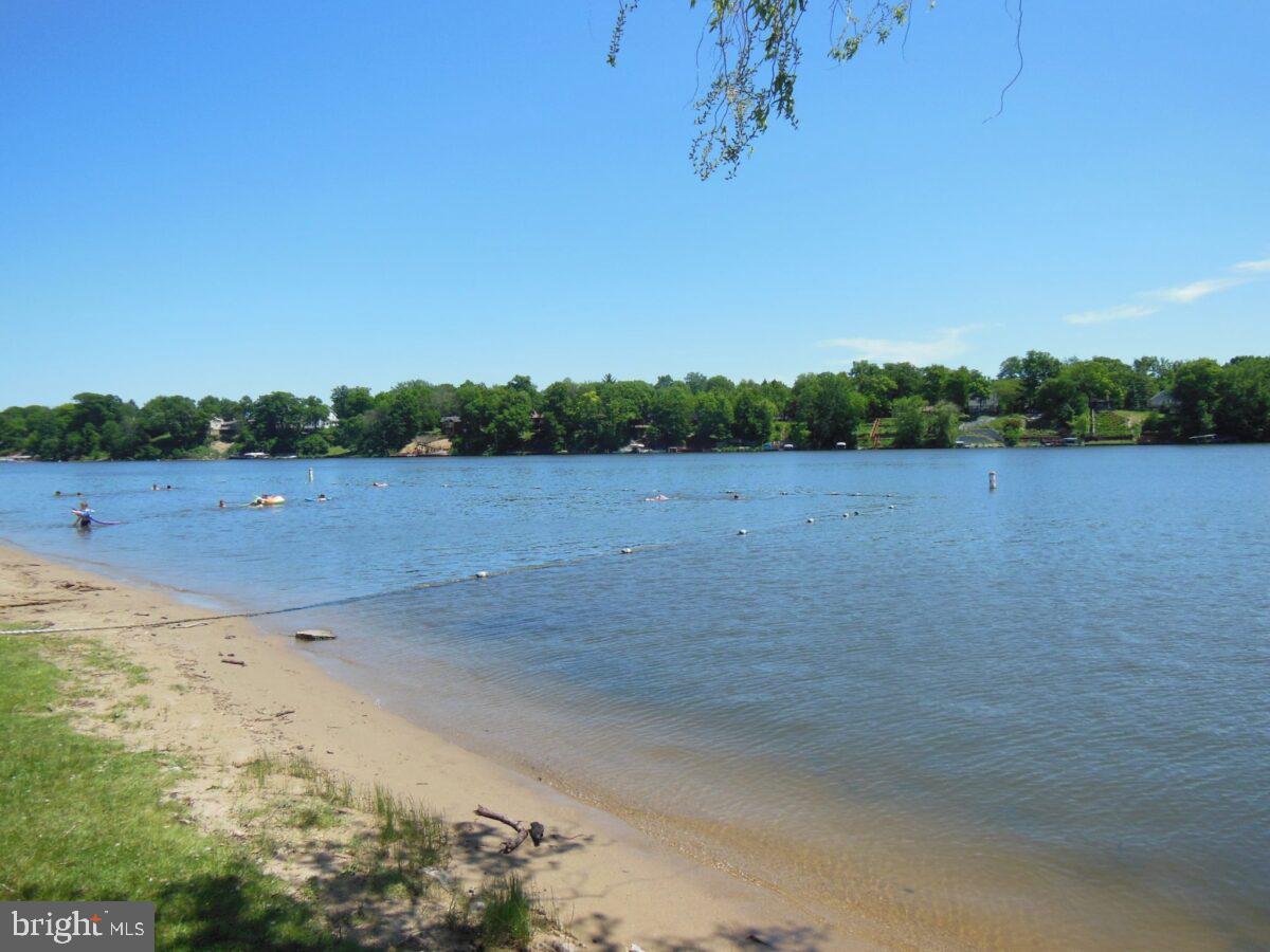 LAKE HOLIDAY ESTATES - Residential