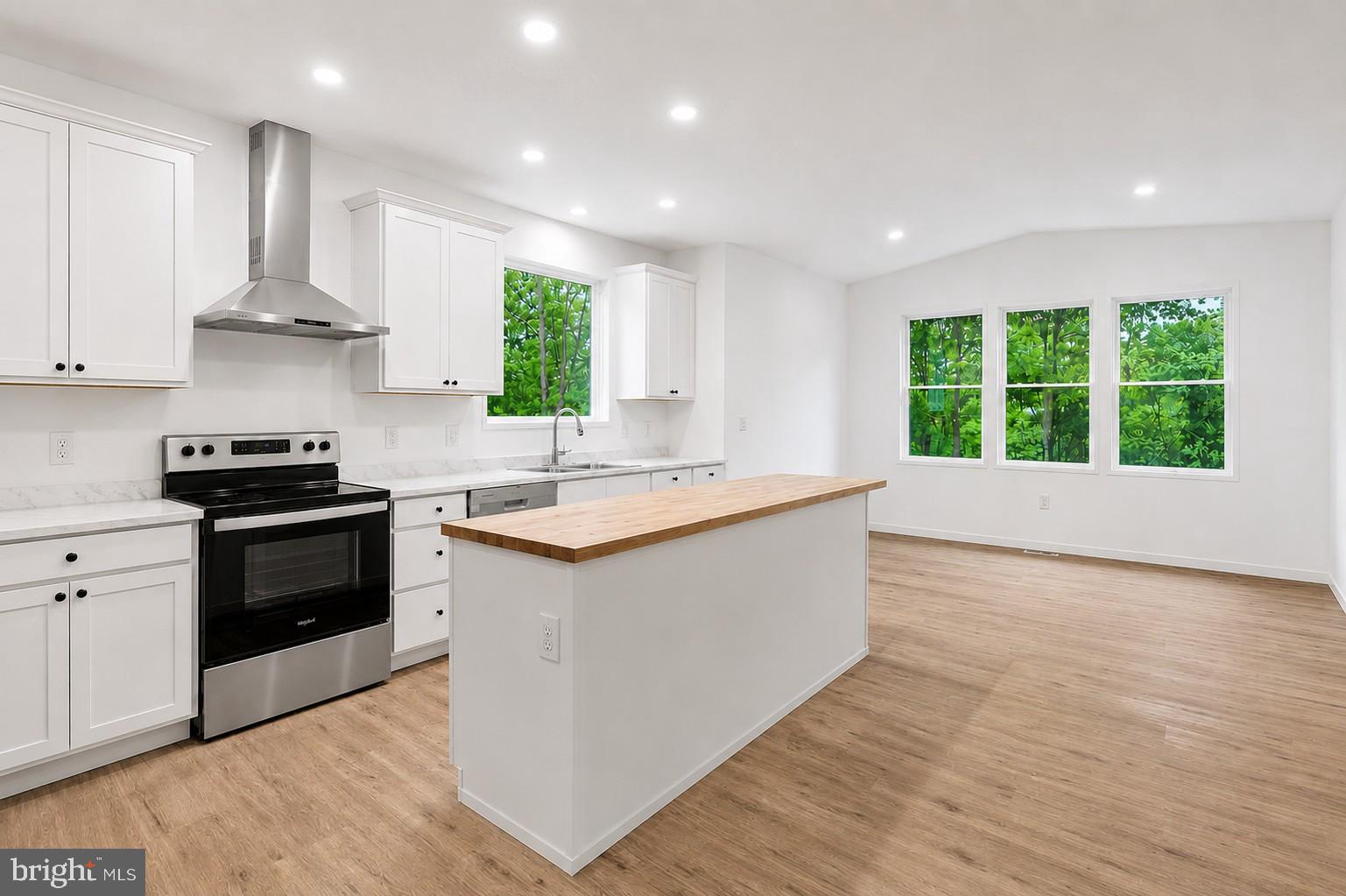 LAKE HOLIDAY ESTATES - Residential