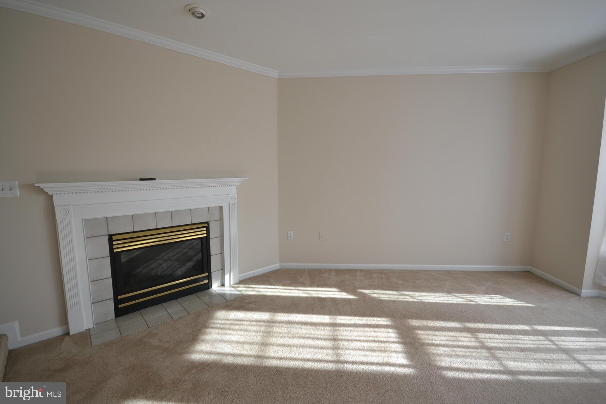 TUSCARORA KNOLLS - Residential Lease
