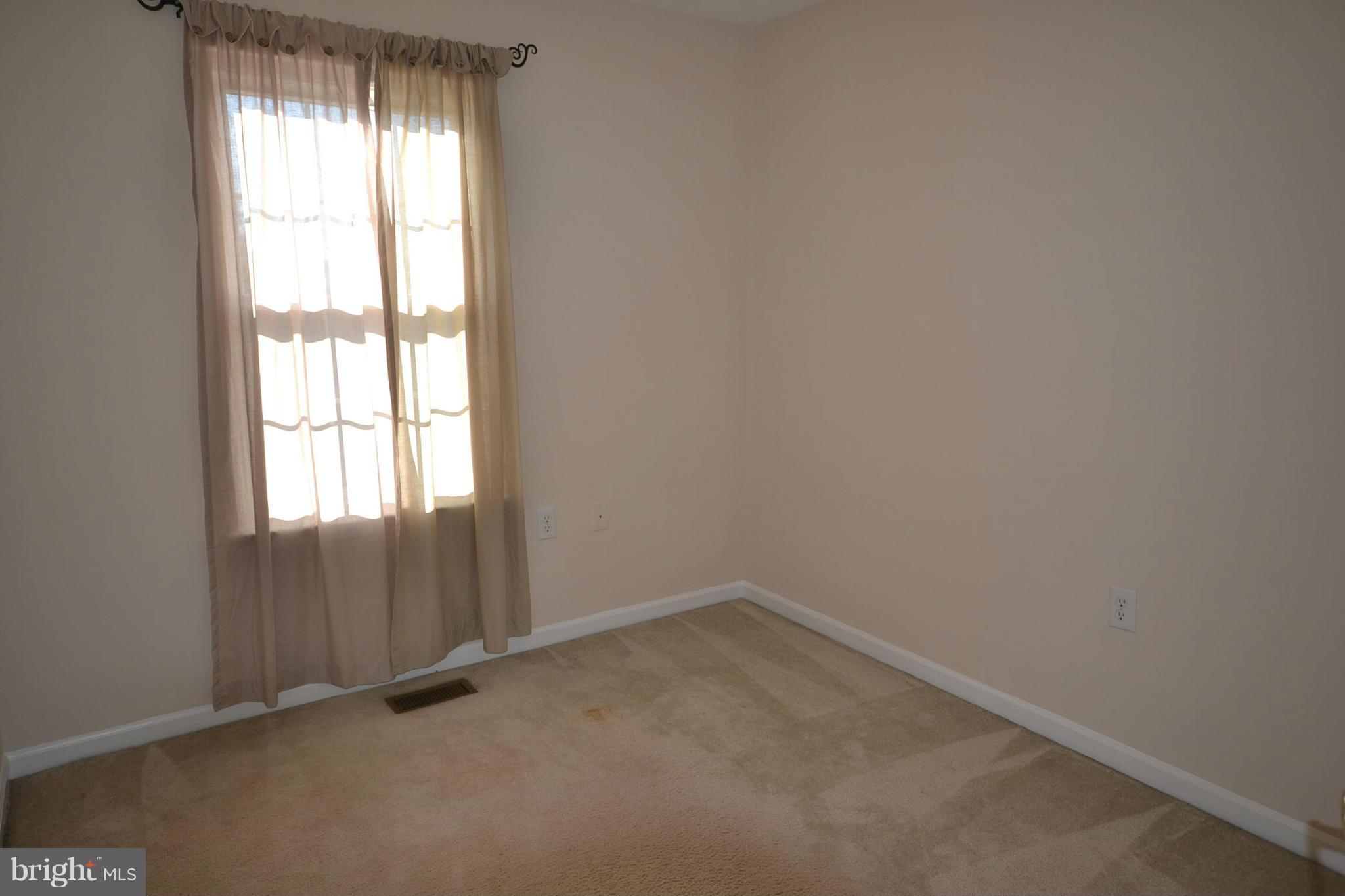 TUSCARORA KNOLLS - Residential Lease