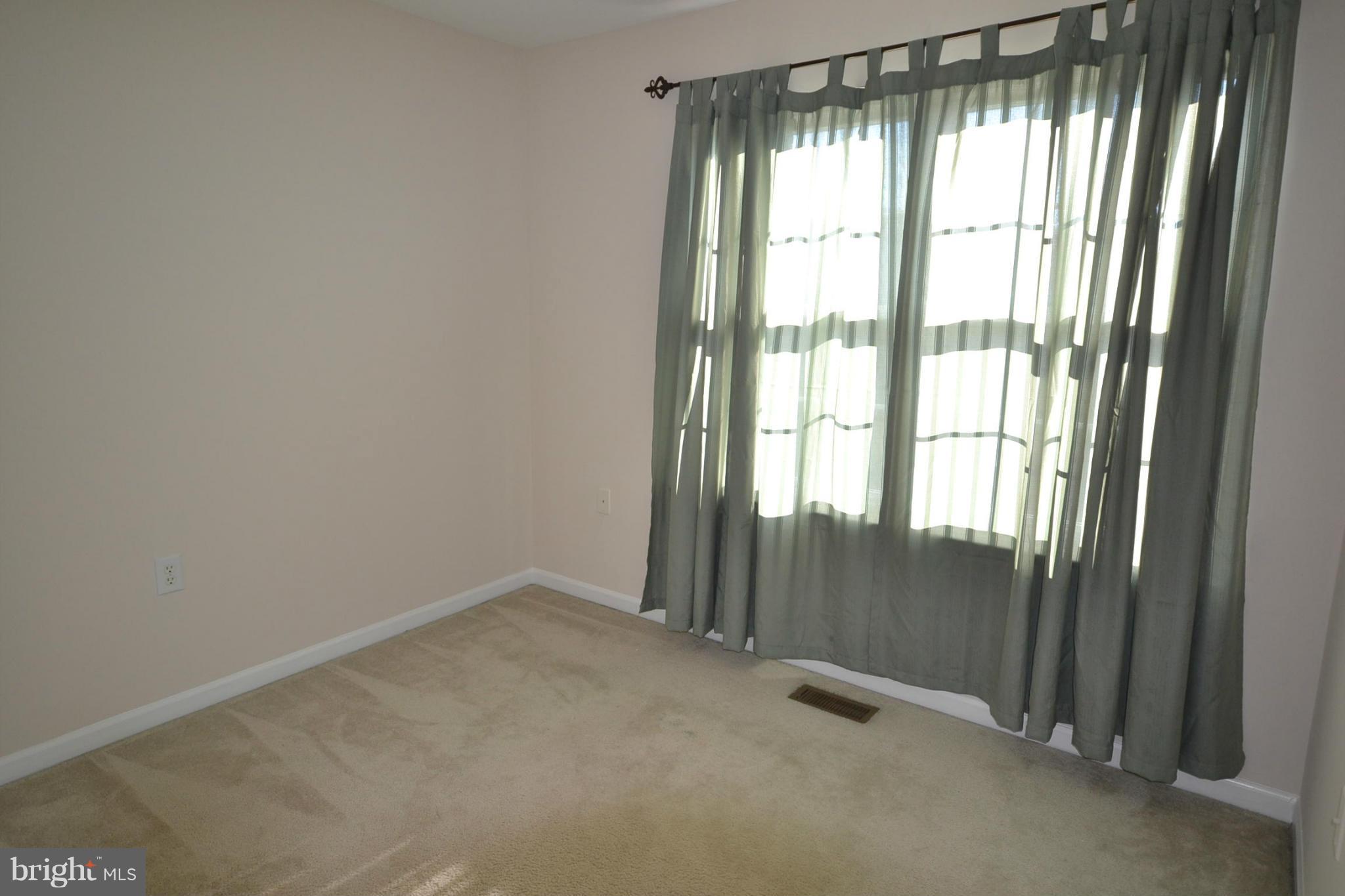 TUSCARORA KNOLLS - Residential Lease