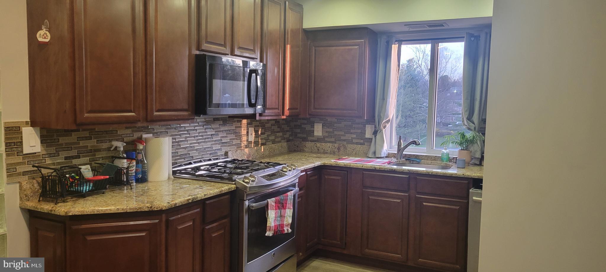 Updated condo on upper level. 42" kitchen cabinets, granite counter, stainless steel appliances. Pergo floor. Updated bathrooms. Storage room in the basement. Convenient location, close to I795, shopping and schools. Plenty of unassigned parking.