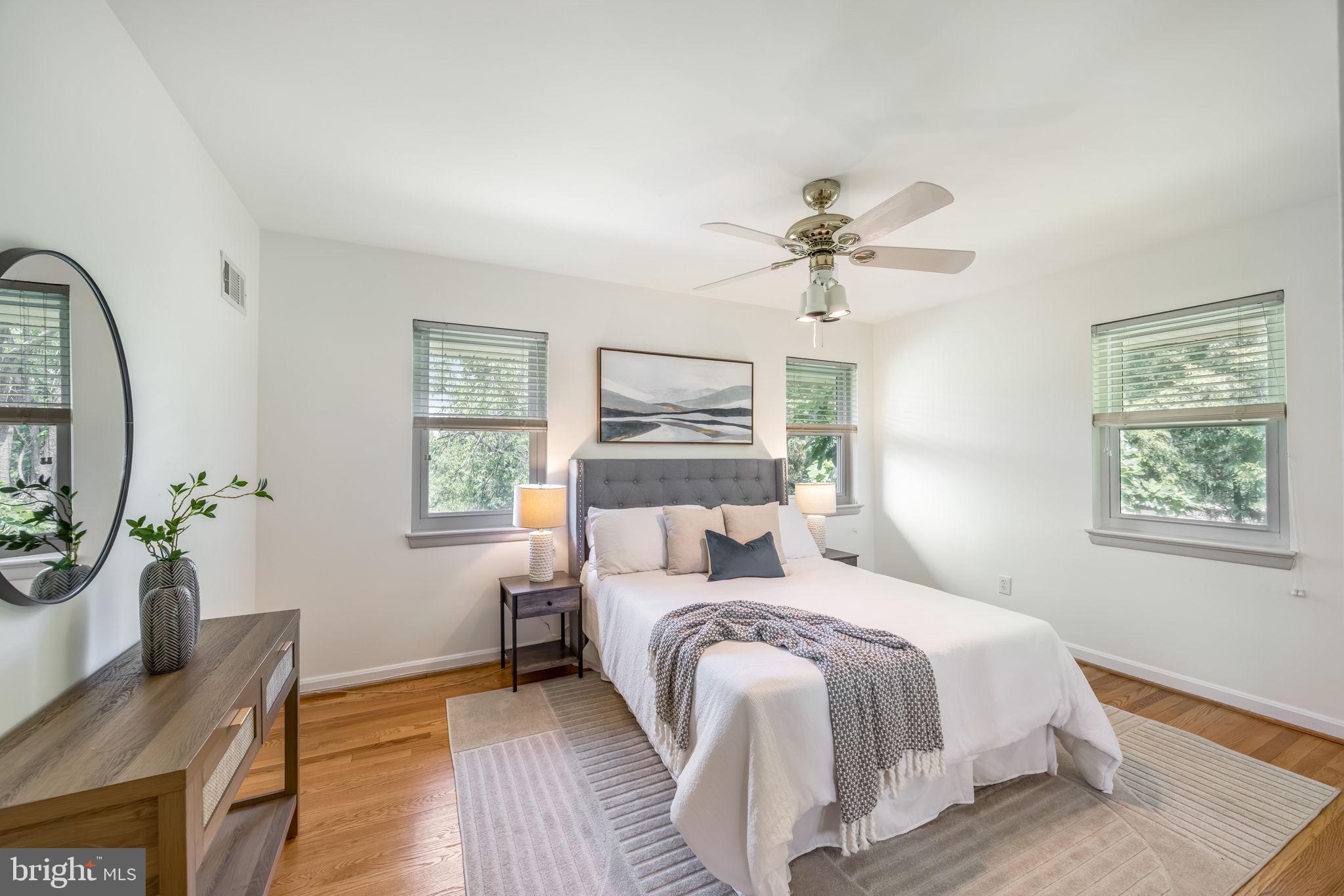 LAKE BARCROFT - Residential