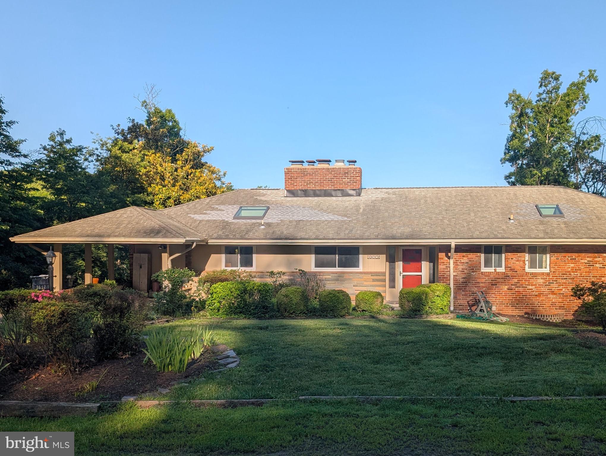 LAKE BARCROFT - Residential