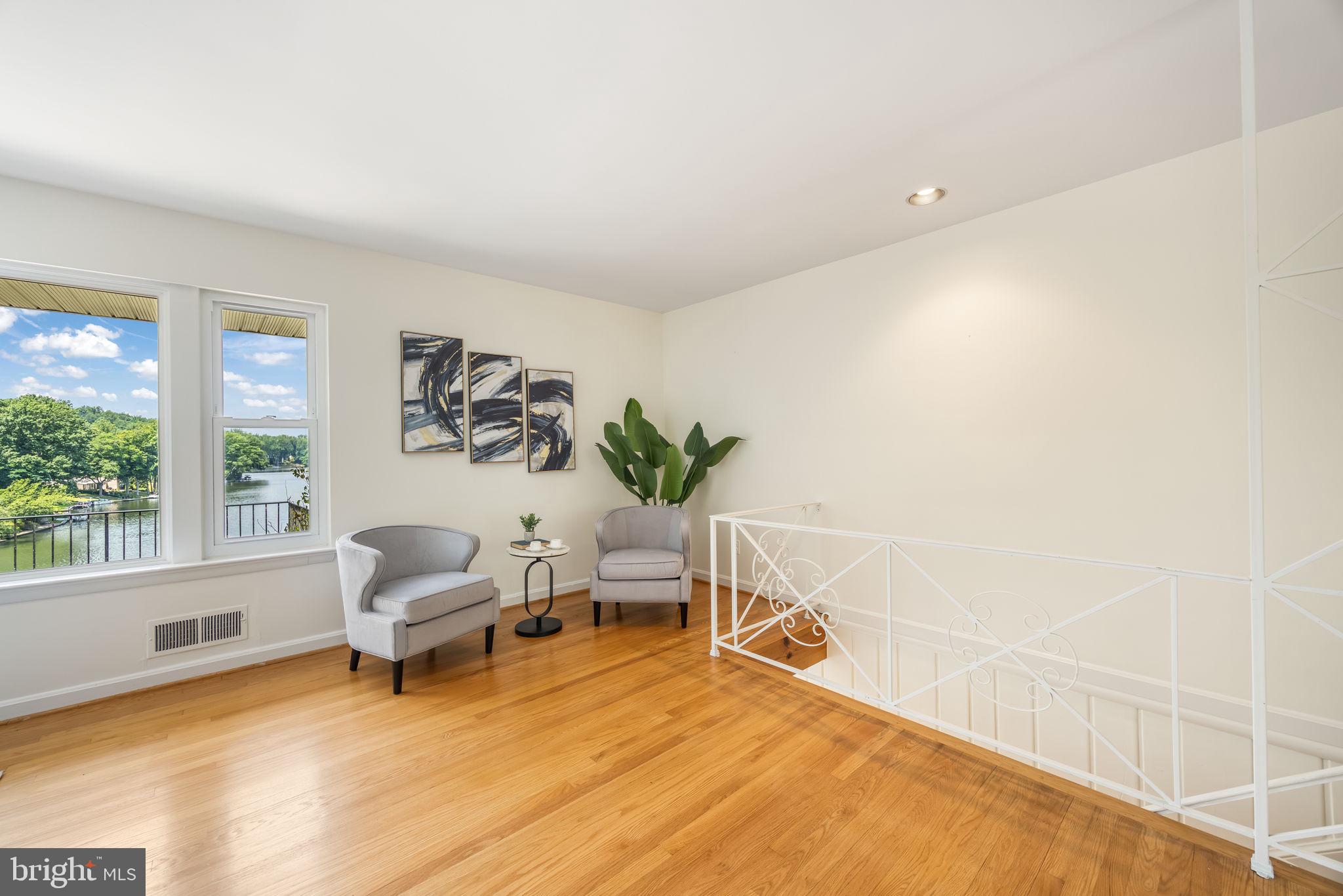 LAKE BARCROFT - Residential