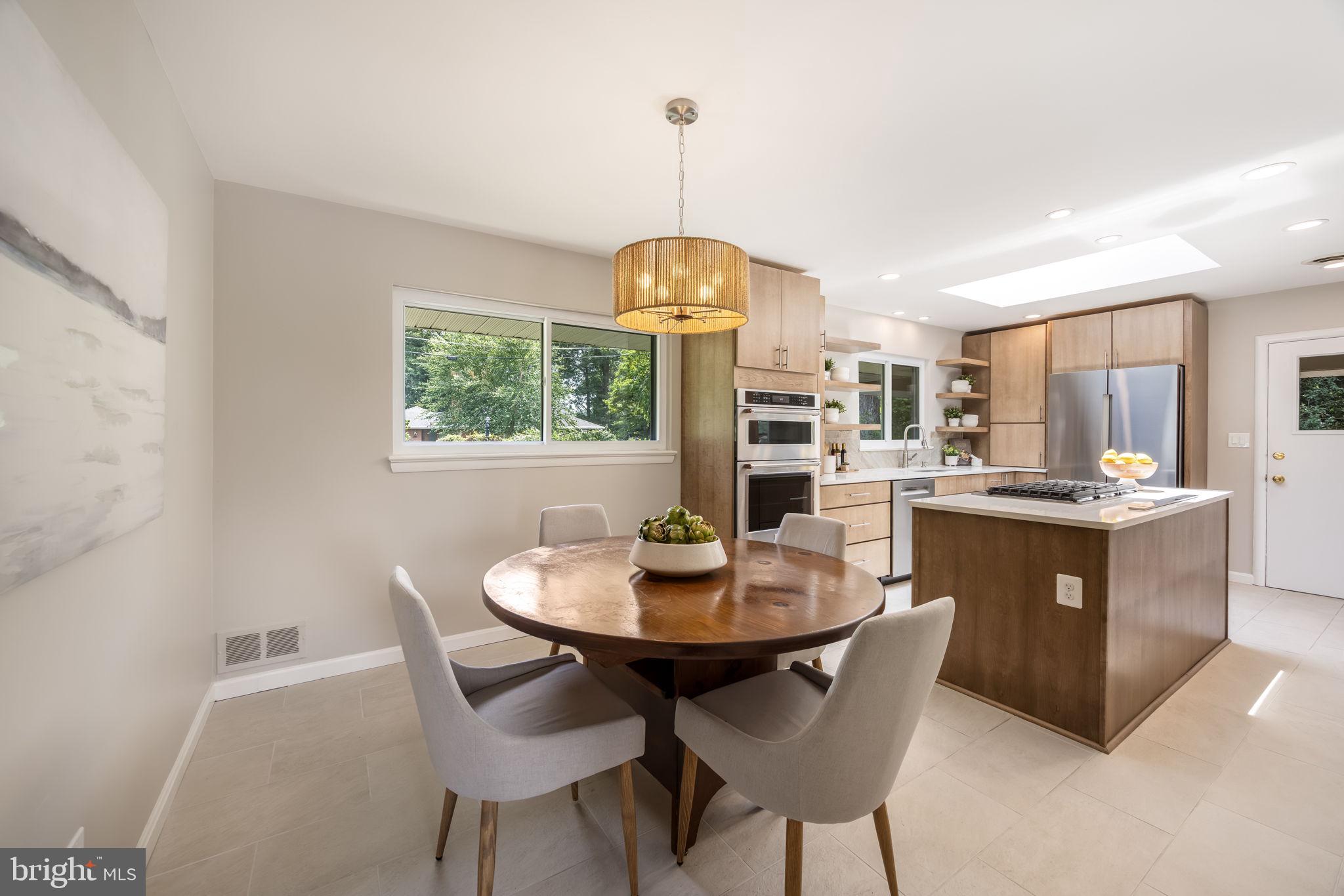 LAKE BARCROFT - Residential